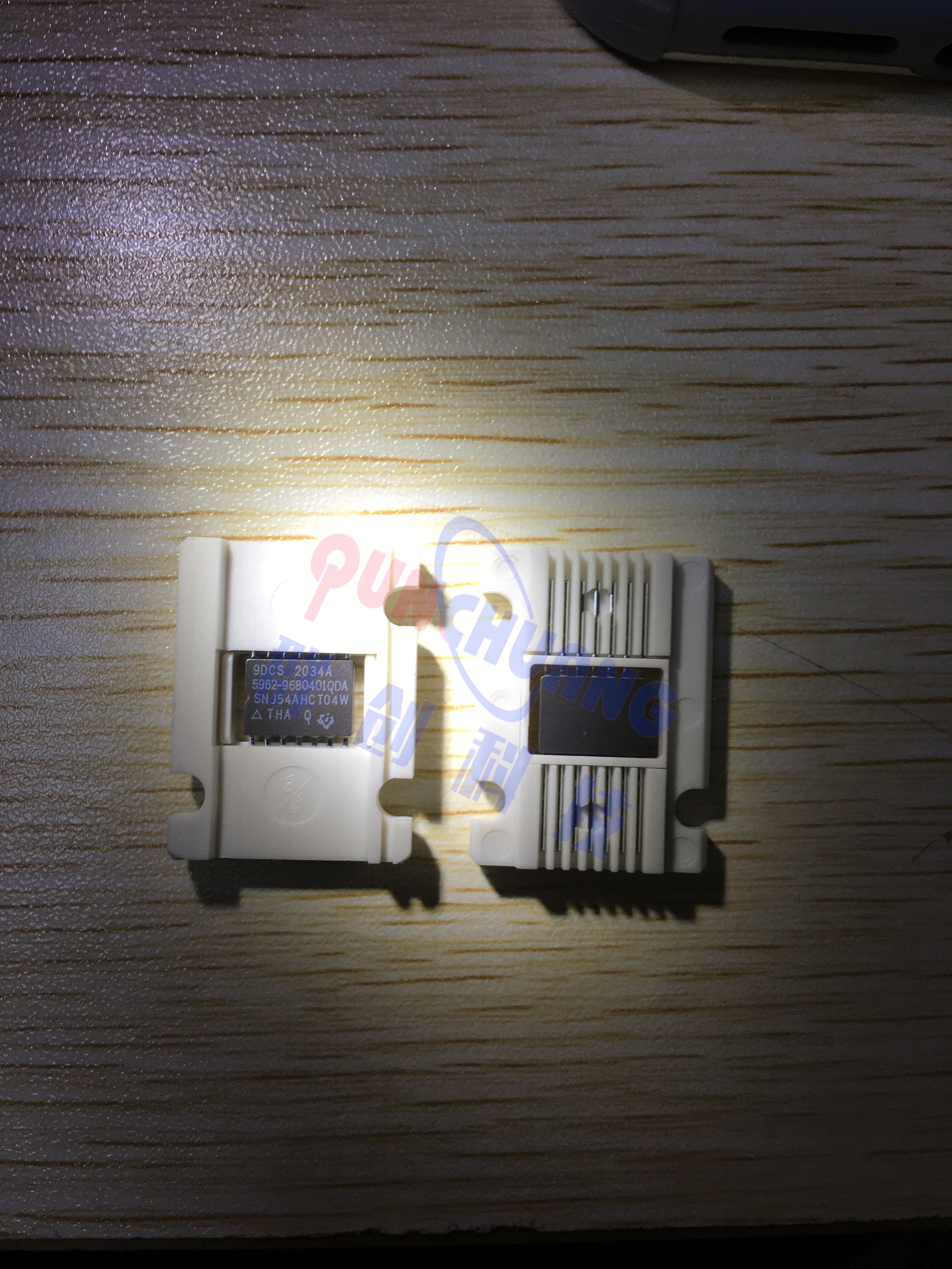 SNJ54AHCT04W 14-CFP TI 反相器 集成电路IC 6 通道54AHC