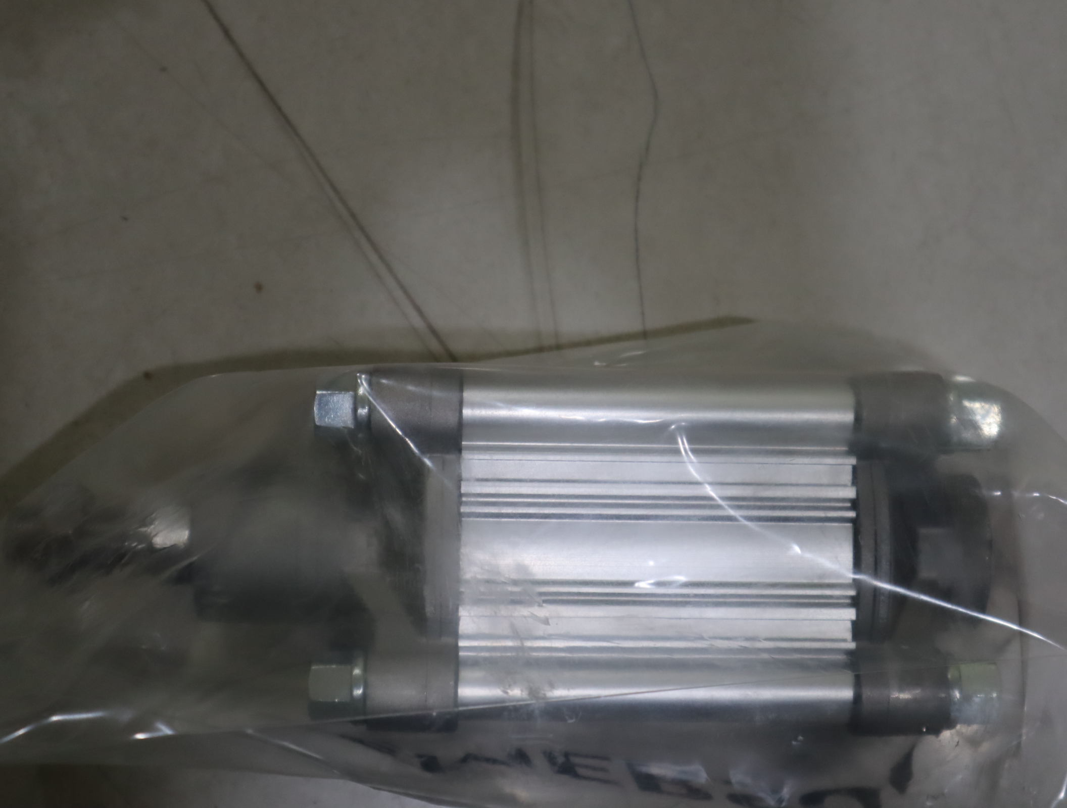 R413000902 0822124002 德国安沃驰AVENTICS 气缸气动阀气动元件