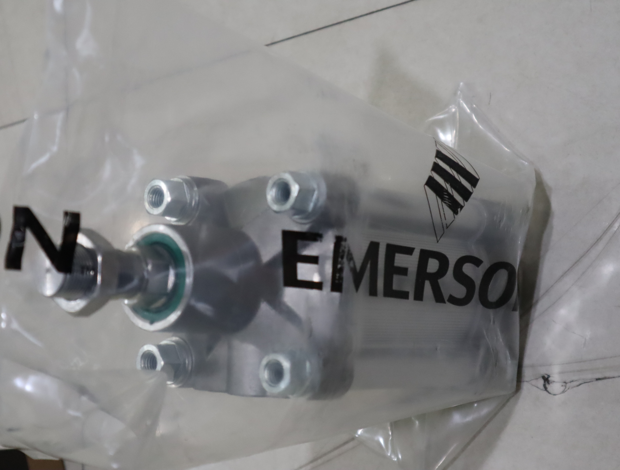 R413000902 0822124002 德国安沃驰AVENTICS 气缸气动阀气动元件