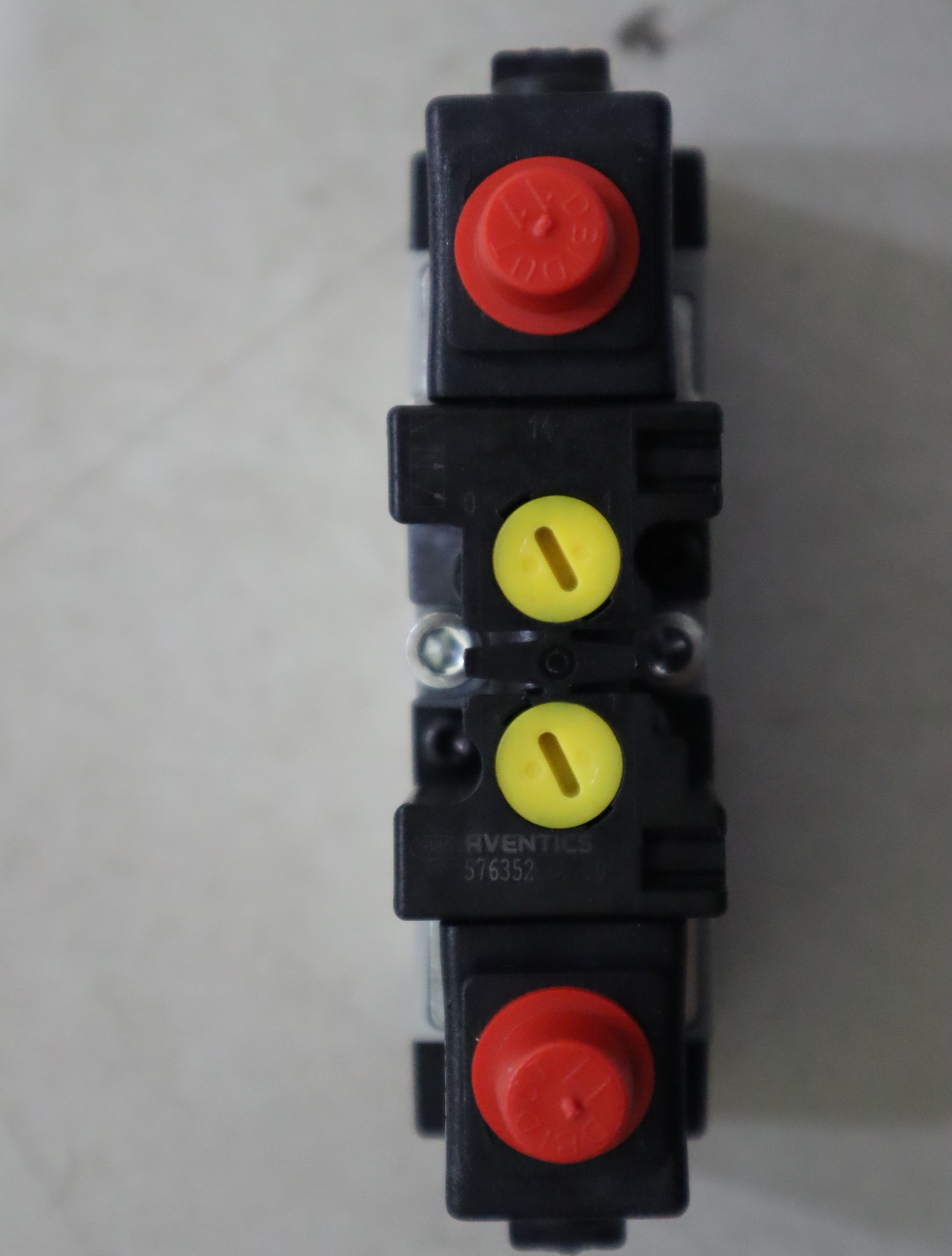 5420930220 5763520220 德国安沃驰AVENTICS 气缸气动阀气动元件