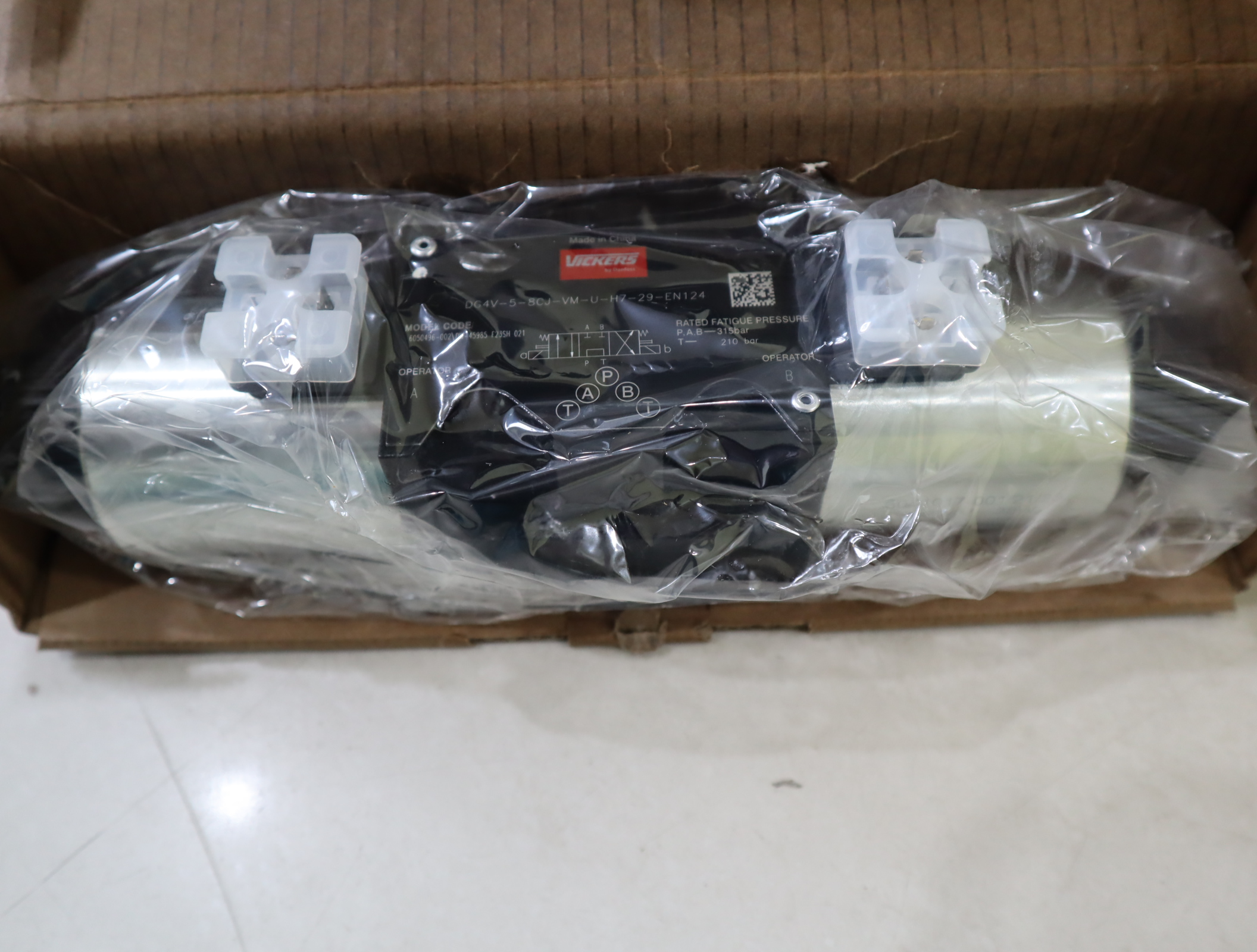 DG4V-5-8CJ-VM-U-H7-29-EN124 6050496-002 威格士VICKERS电磁阀