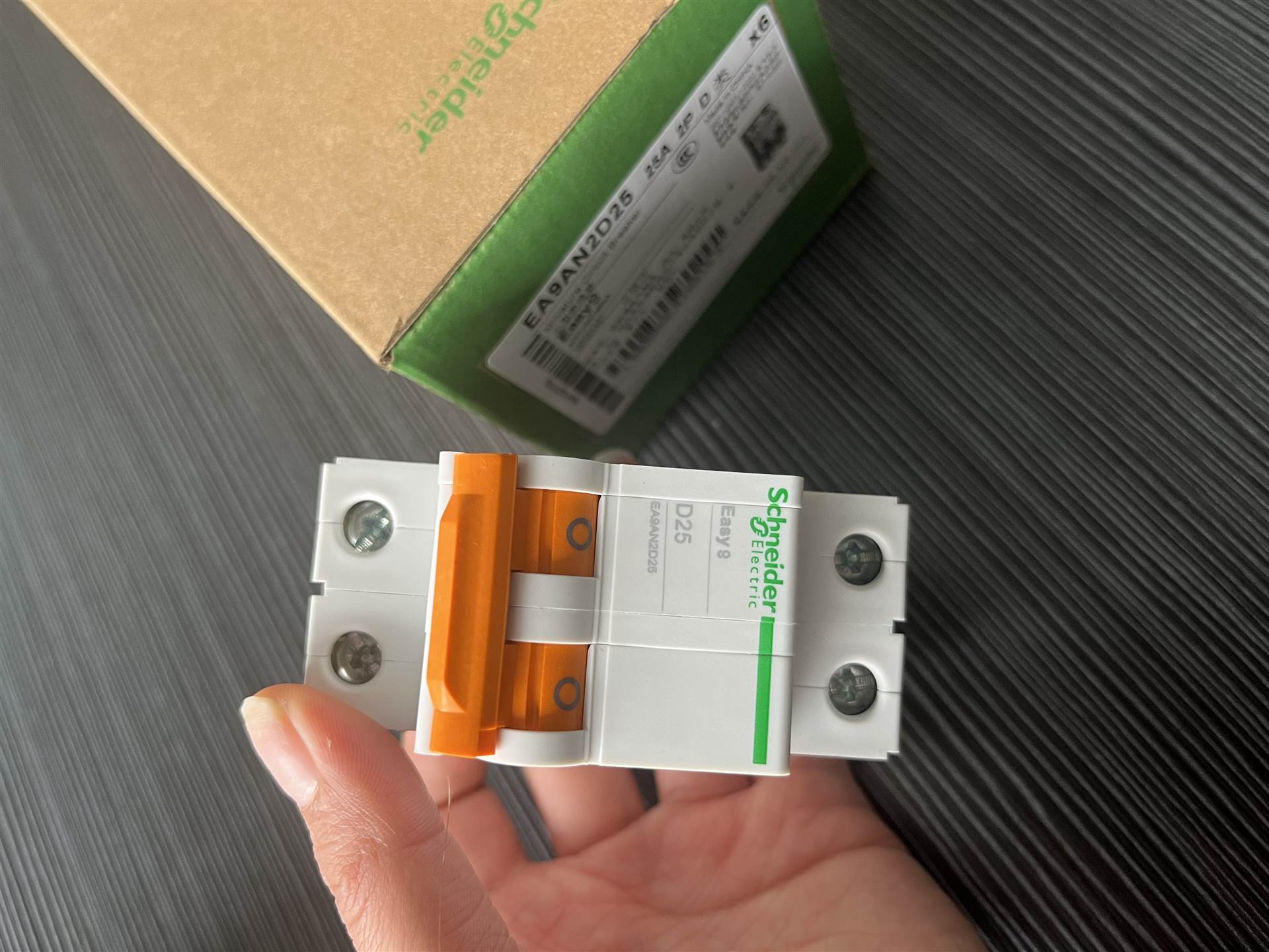 施耐德小型断路器EA9AN2D25批发零售