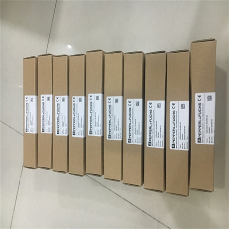 倍加福p+f三角测量传感器OBT60-R102-2P1-IO-V31