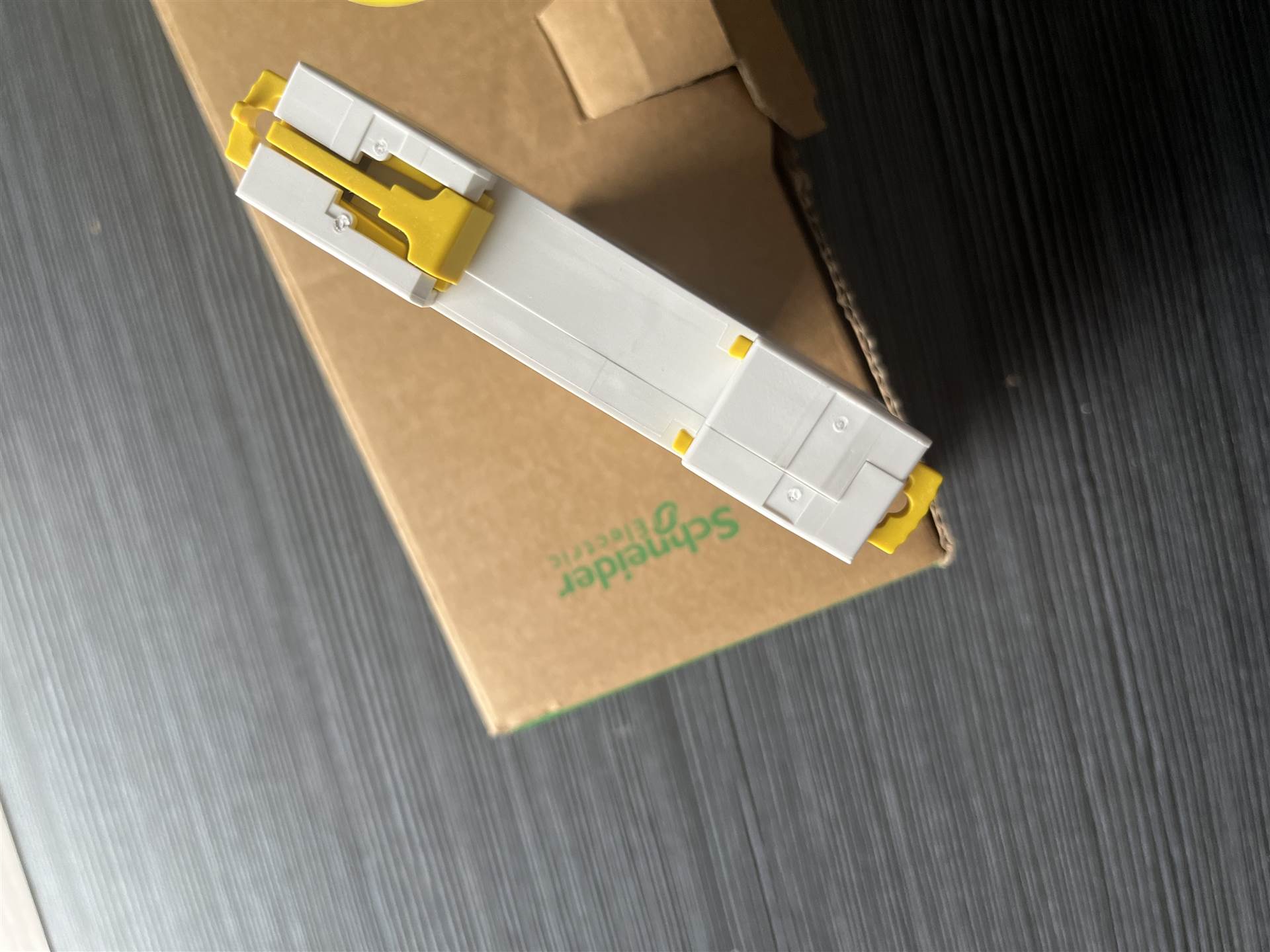 施耐德原装微型断路器型号IC65N 3极50安培