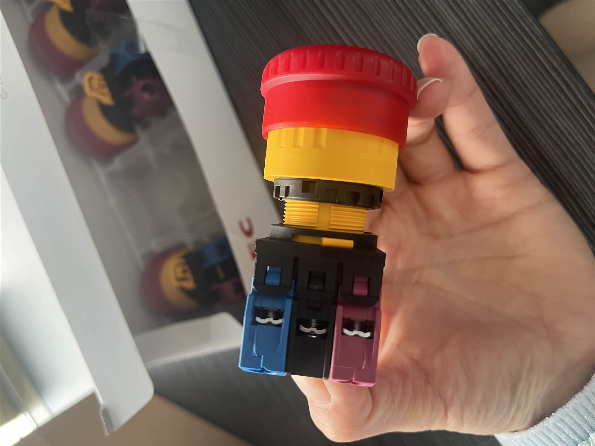 电气 YW1B-V4E11R急停按钮