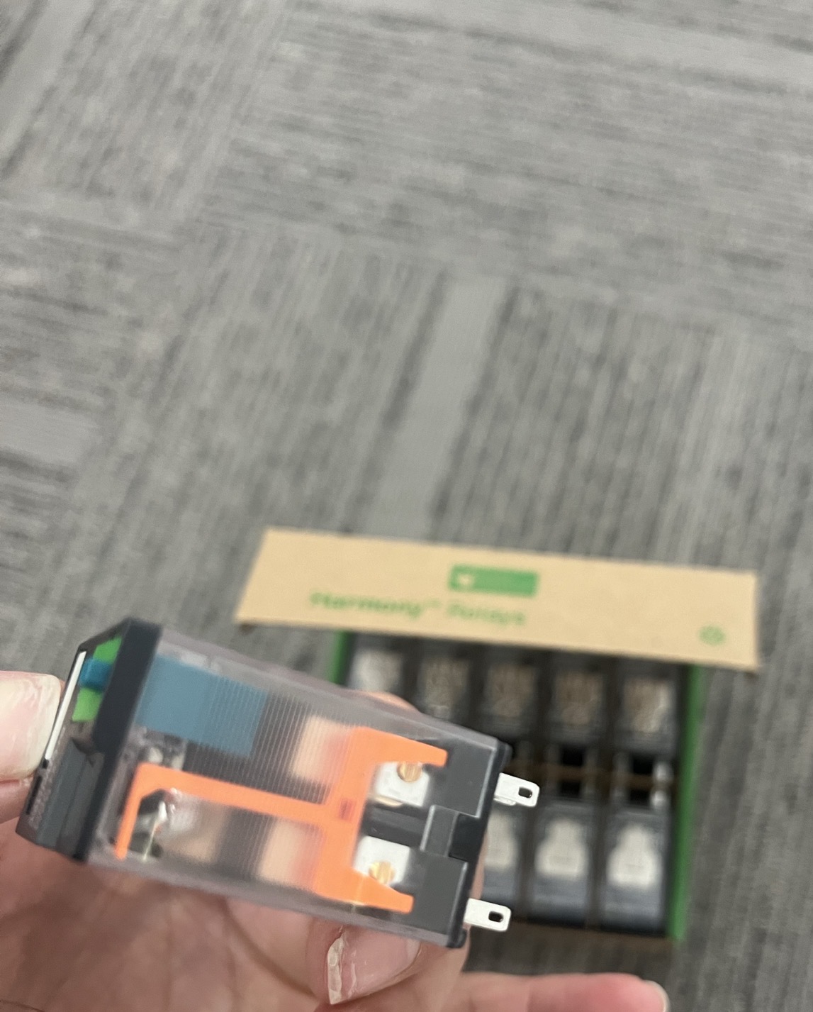 施耐德继电器RXM2AB2BD插拔式原装