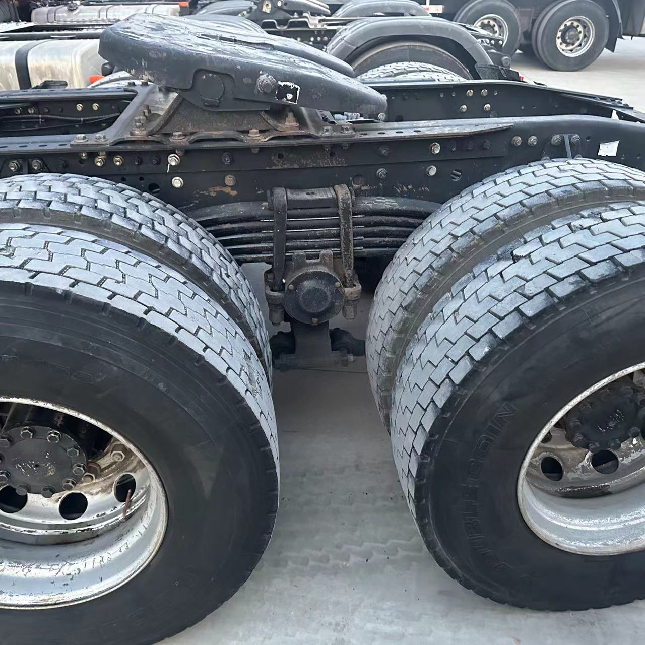 复合版欧曼EST国五560马力 福康发动机 采埃孚手动挡带液缓