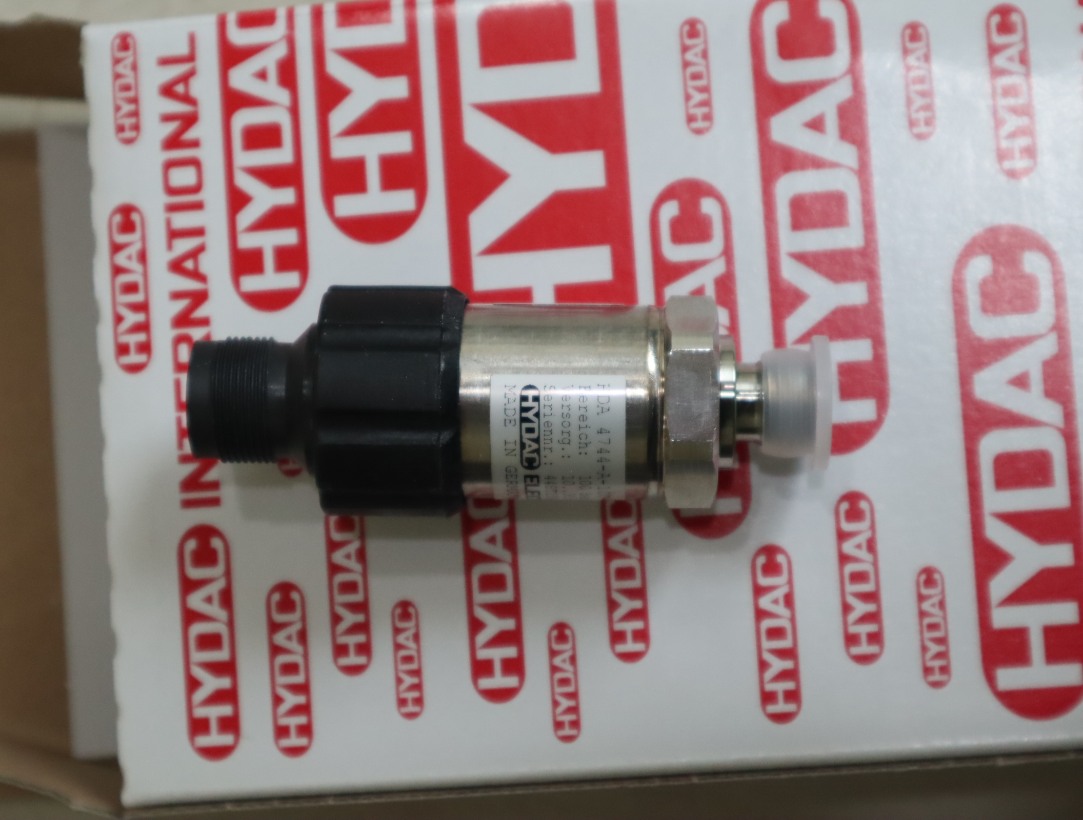 HDA4744-A-100-000 907302 德国贺德克HYDAC压力温度传感器