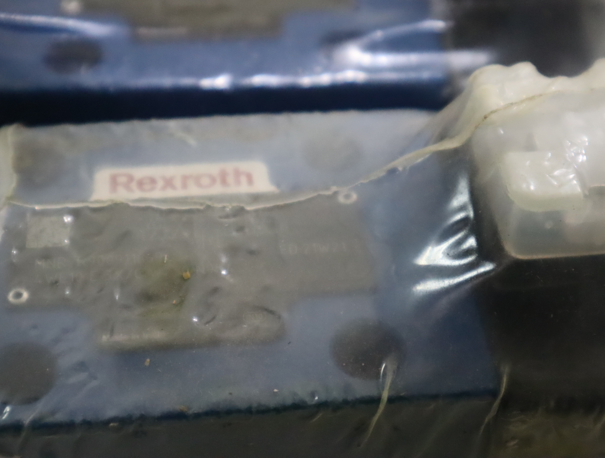 4WE10E3X/CW230N9K4 R900911869 德国力士乐REXROTH电磁阀