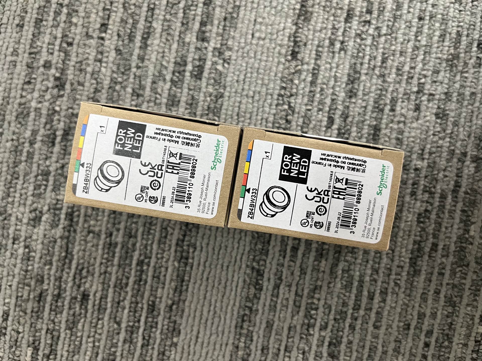 平头按钮头ZB4BW333施耐德LED带灯按钮