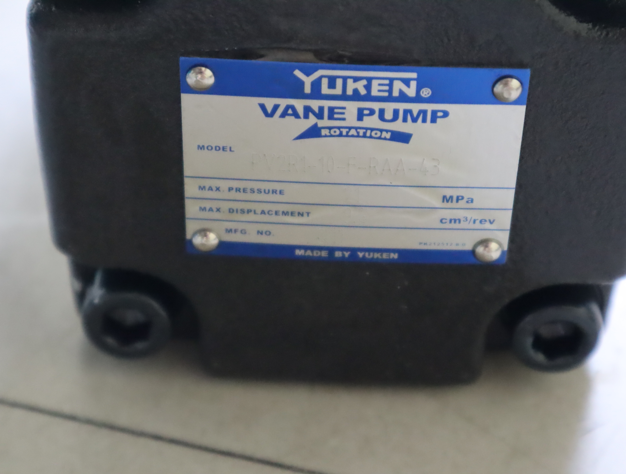 PV2R1-10-F-RAA-43 日本油研YUKEN叶片泵