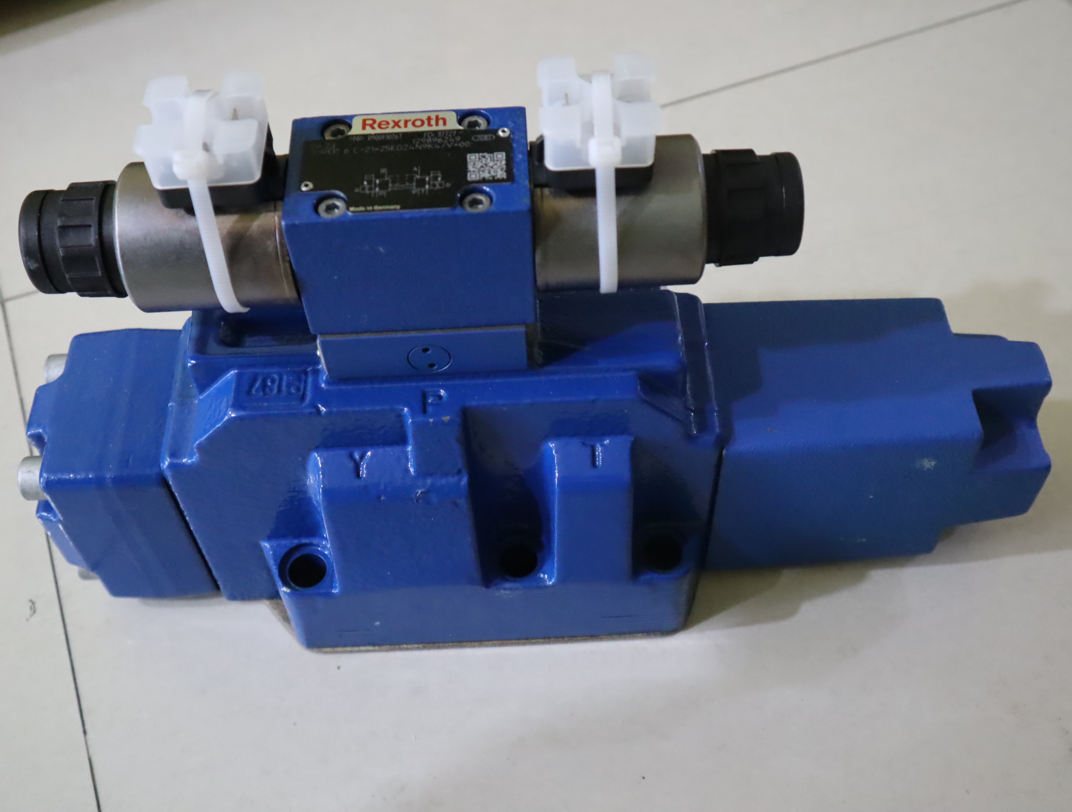 4WRZ25W-220-7X/6EG24N9K4/D3V R900951702 力士乐REXROTH比例阀