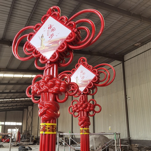 中国结不锈钢雕塑，象征传统文化的景观小品