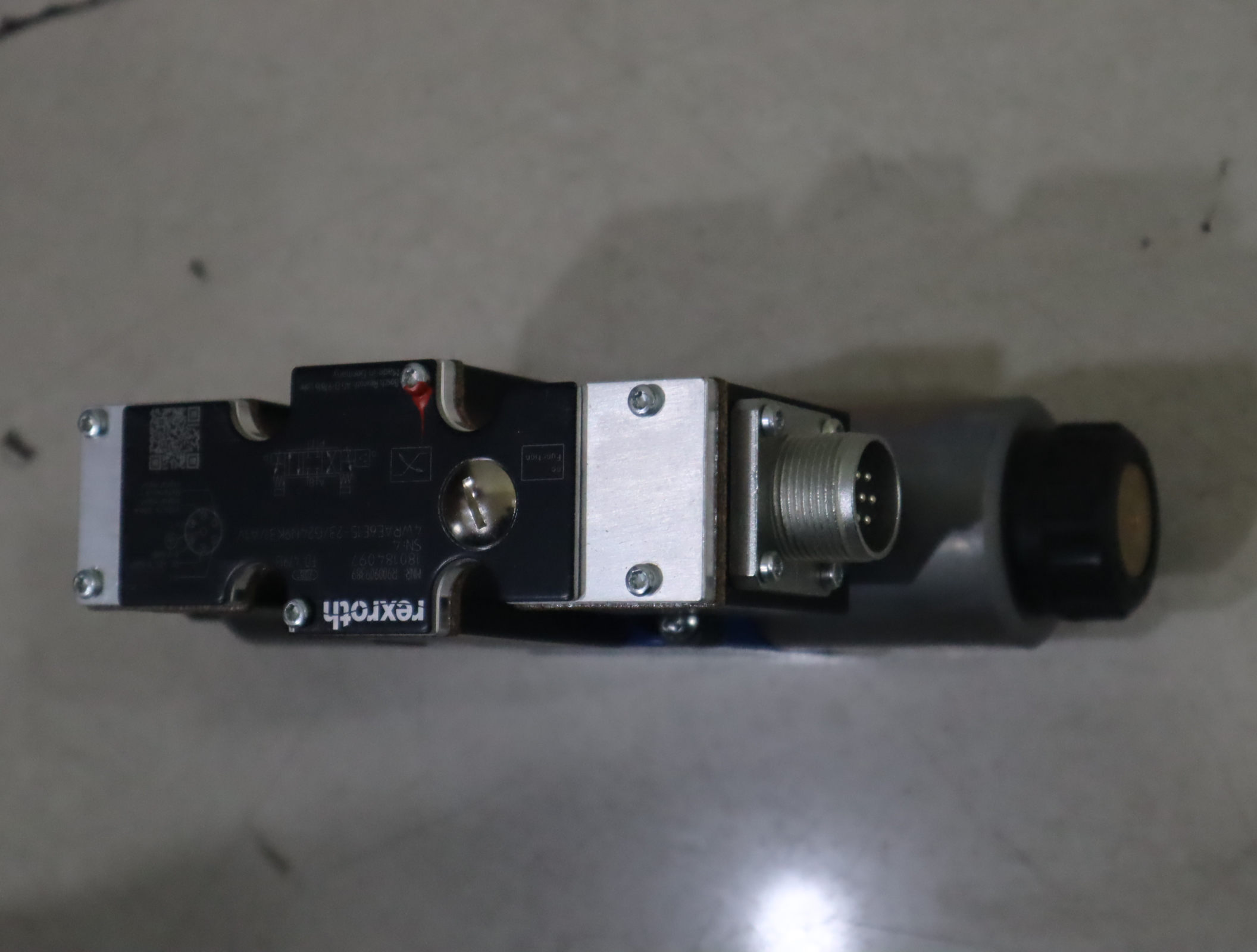 4WRAE6E15-2X/G24N9K31/A1V R900909389 德国力士乐REXROTH比例阀