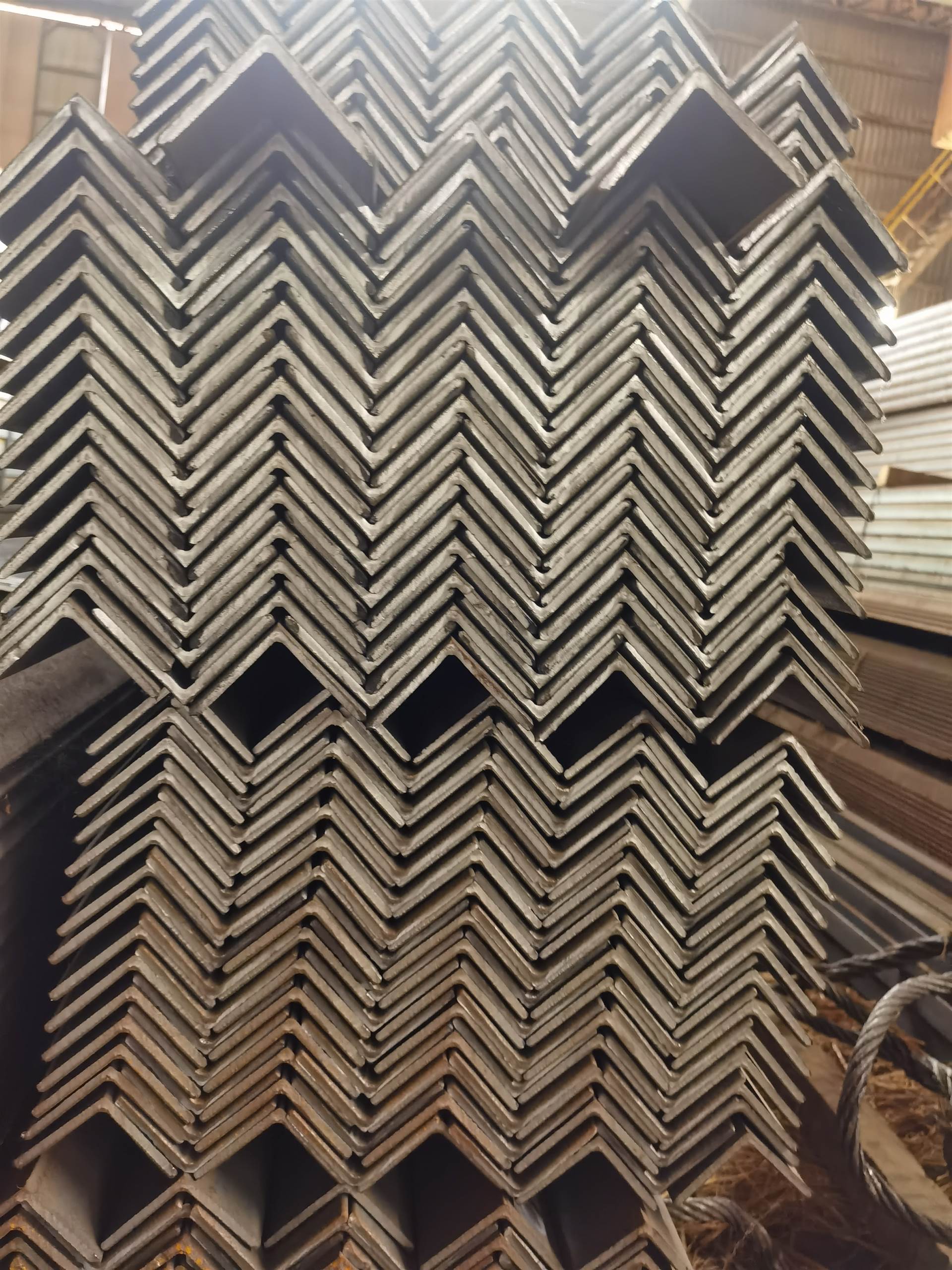 美标角钢英标角钢欧标角钢S275JR库存服务商桥梁专用钢