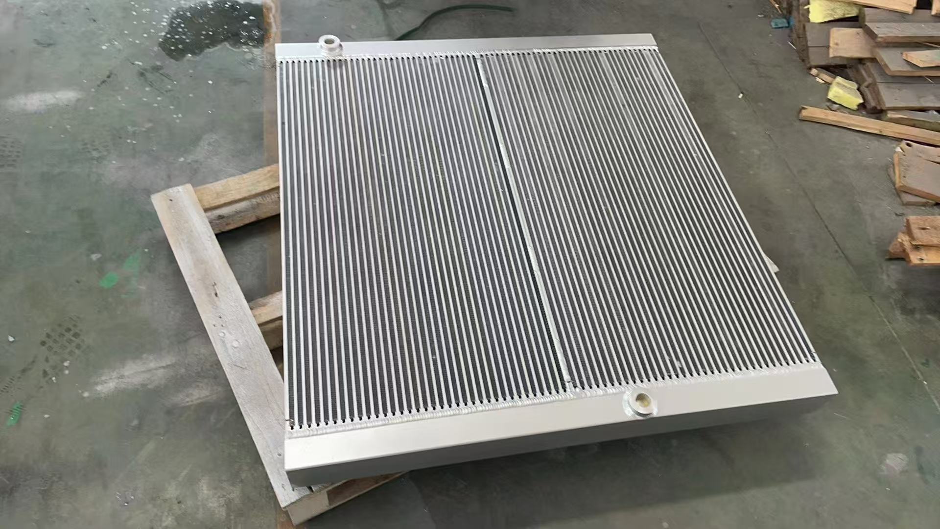 1092140181阿特拉斯油冷却器 新款G250螺杆式螺杆空压机配件