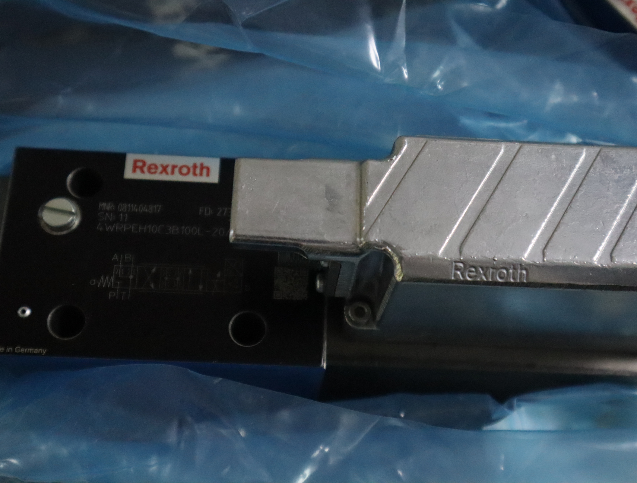 0811404817 4WRPEH10C3B100L-2X/G24K0/F1M 力士乐REXROTH比例阀