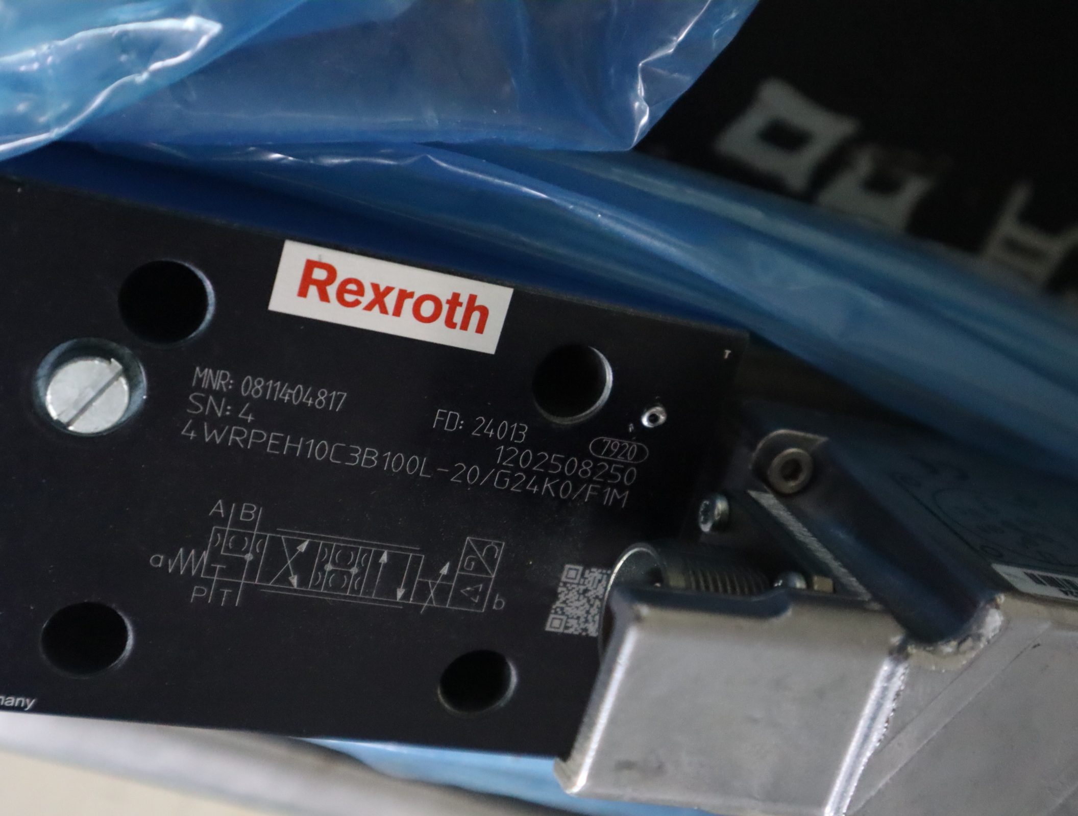 0811404817 4WRPEH10C3B100L-2X/G24K0/F1M 力士乐REXROTH比例阀