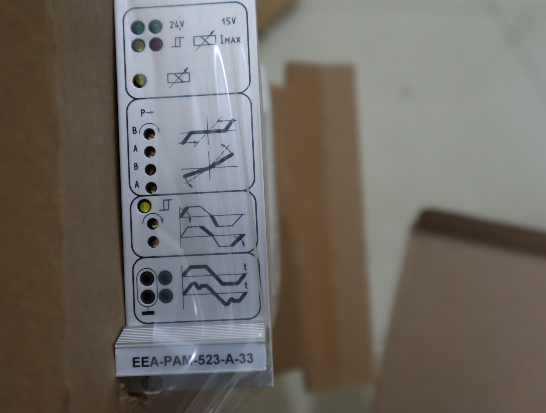 EEA-PAM-523-A-33 105EC00018A 美国威格士VICKERS伊顿EATON放大器