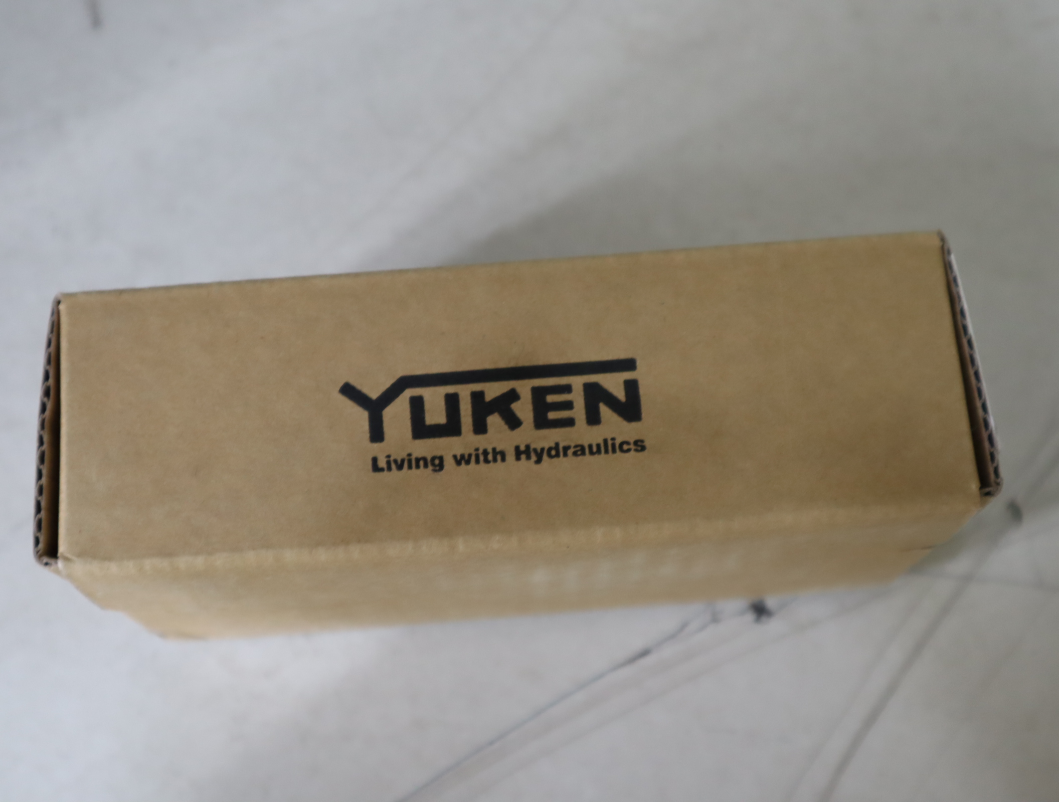 DSG-01-2B2-D24-N0 51T 日本油研YUKEN电磁阀