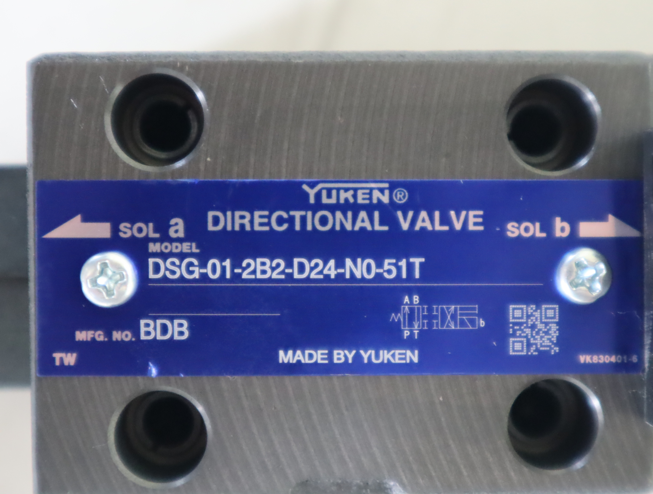 DSG-01-2B2-D24-N0 51T 日本油研YUKEN电磁阀