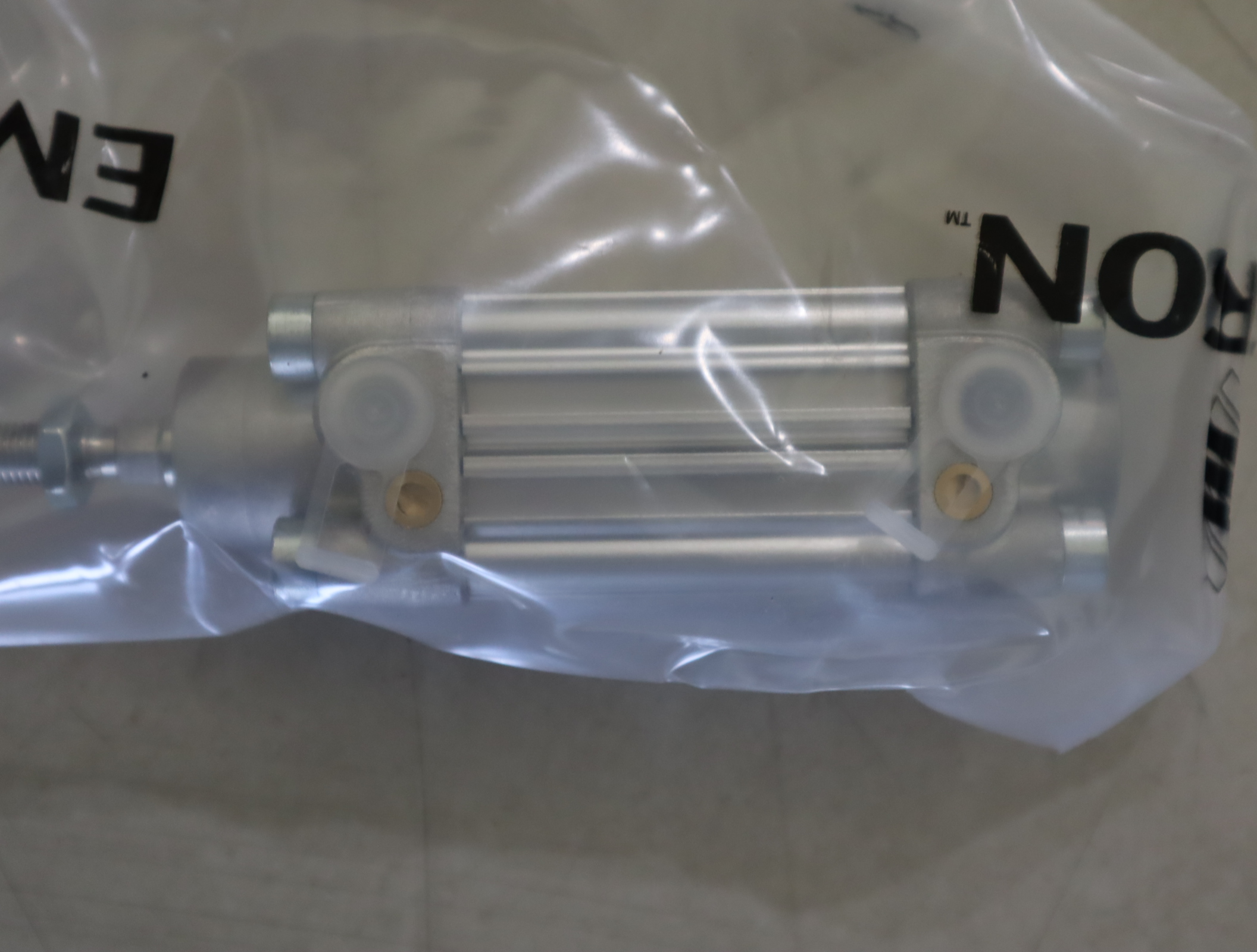 0822120001 R480044327 德国安沃驰AVENTICS 气缸气动元件