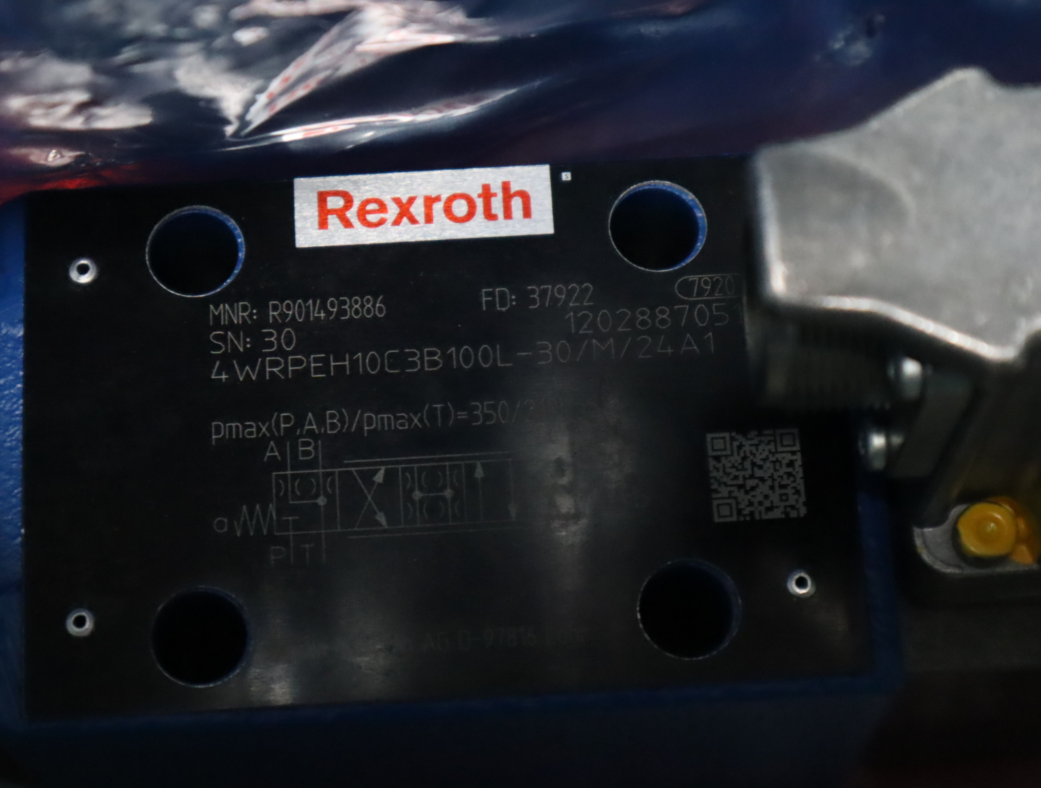 R901493886 4WRPEH10C3B100L-30/M/24A1 德国力士乐REXROTH比例阀