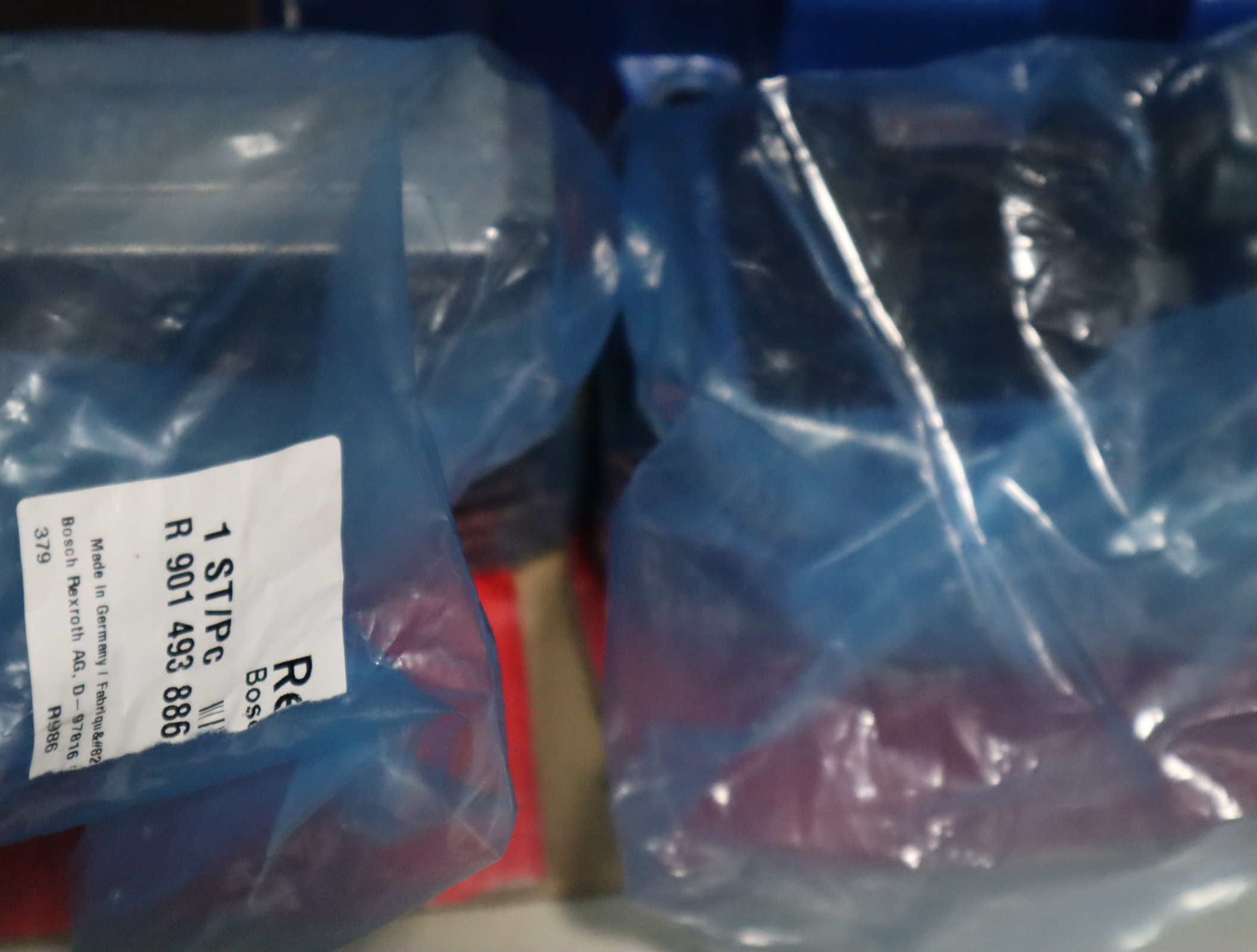 R901493886 4WRPEH10C3B100L-30/M/24A1 德国力士乐REXROTH比例阀