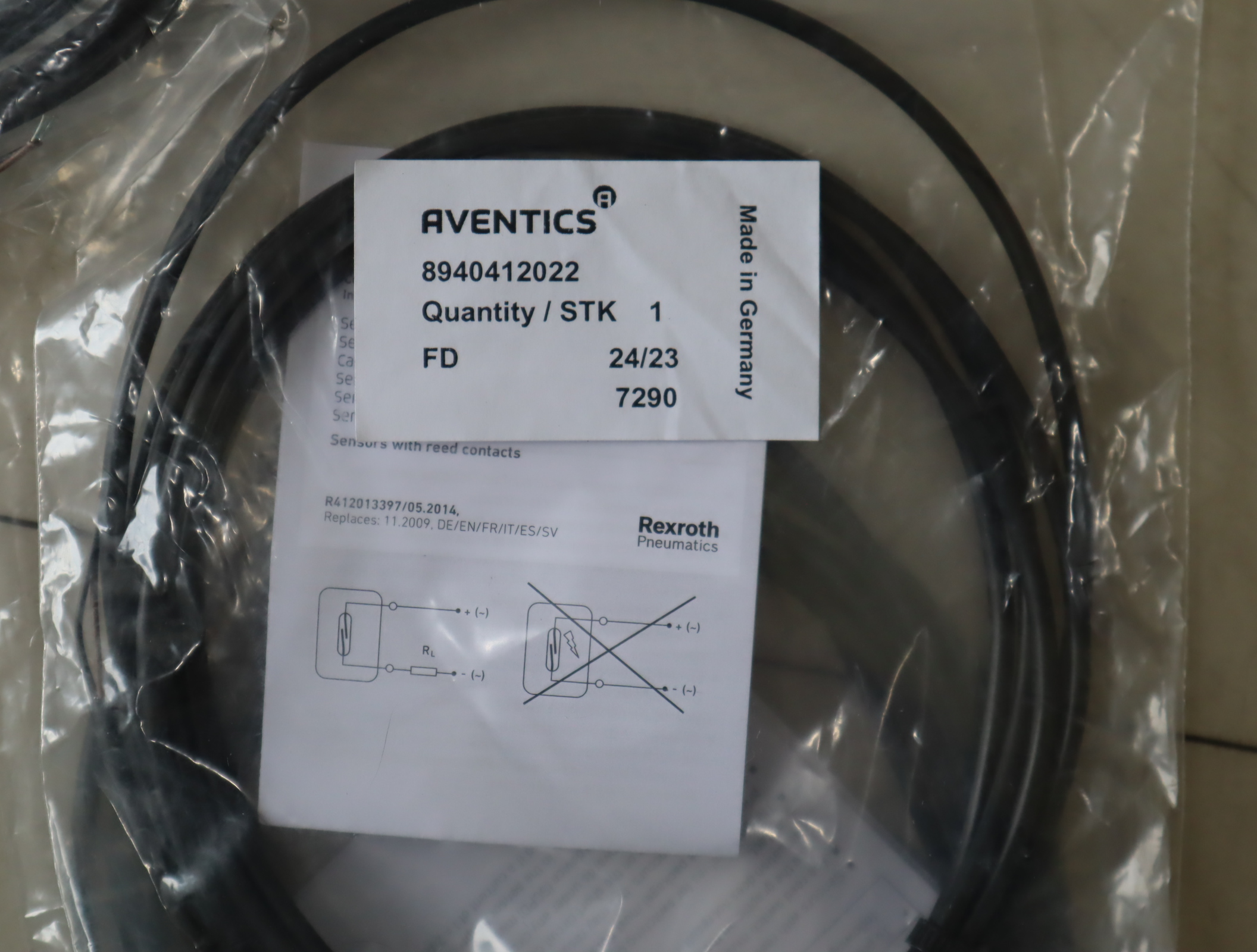 8940412022 SN6-R1-K00V-048 2.5M 德国安沃驰AVENTICS电缆线