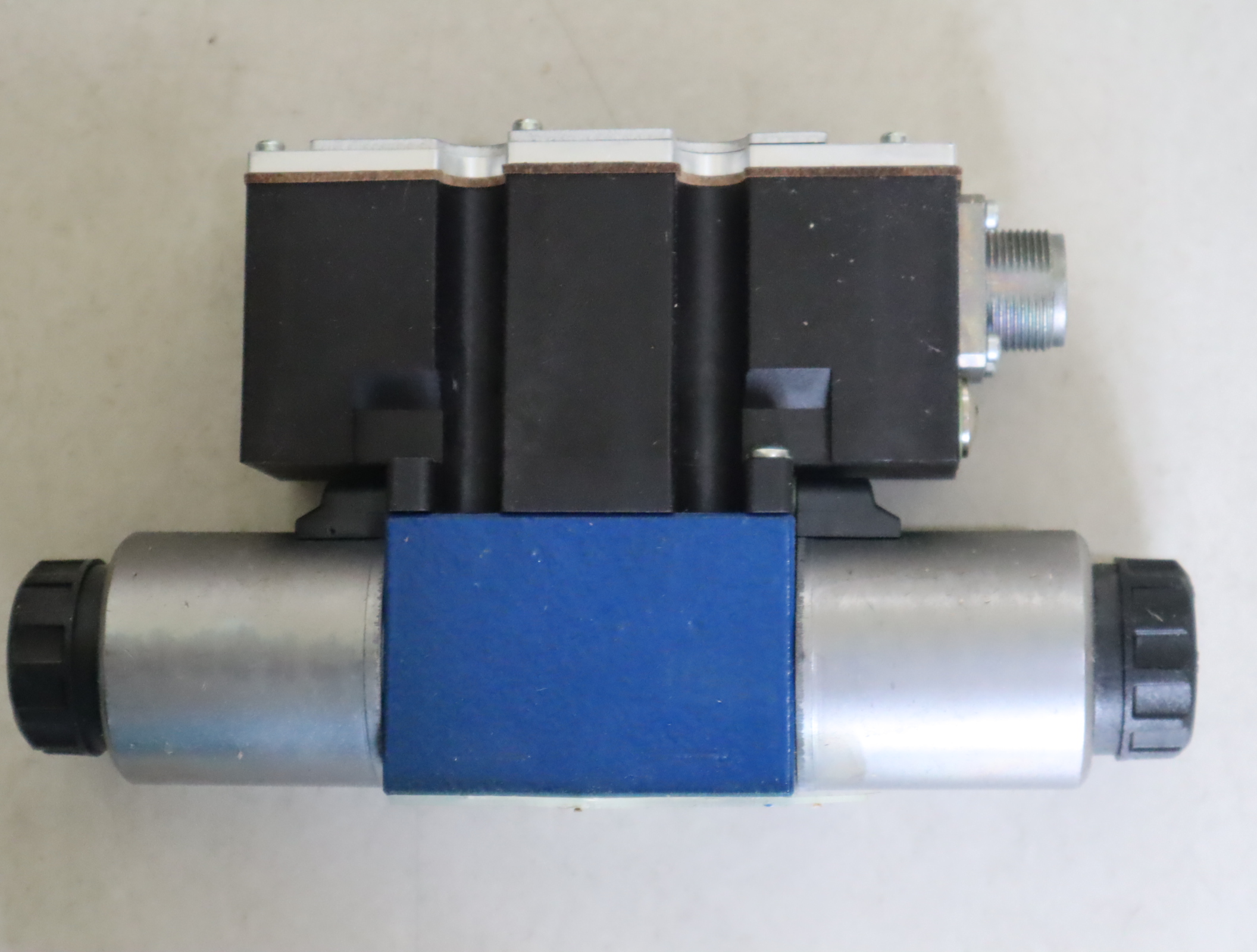 R900908195 4WRAE6W15-23/G24N9K31/F1V 德国力士乐REXROTH比例阀