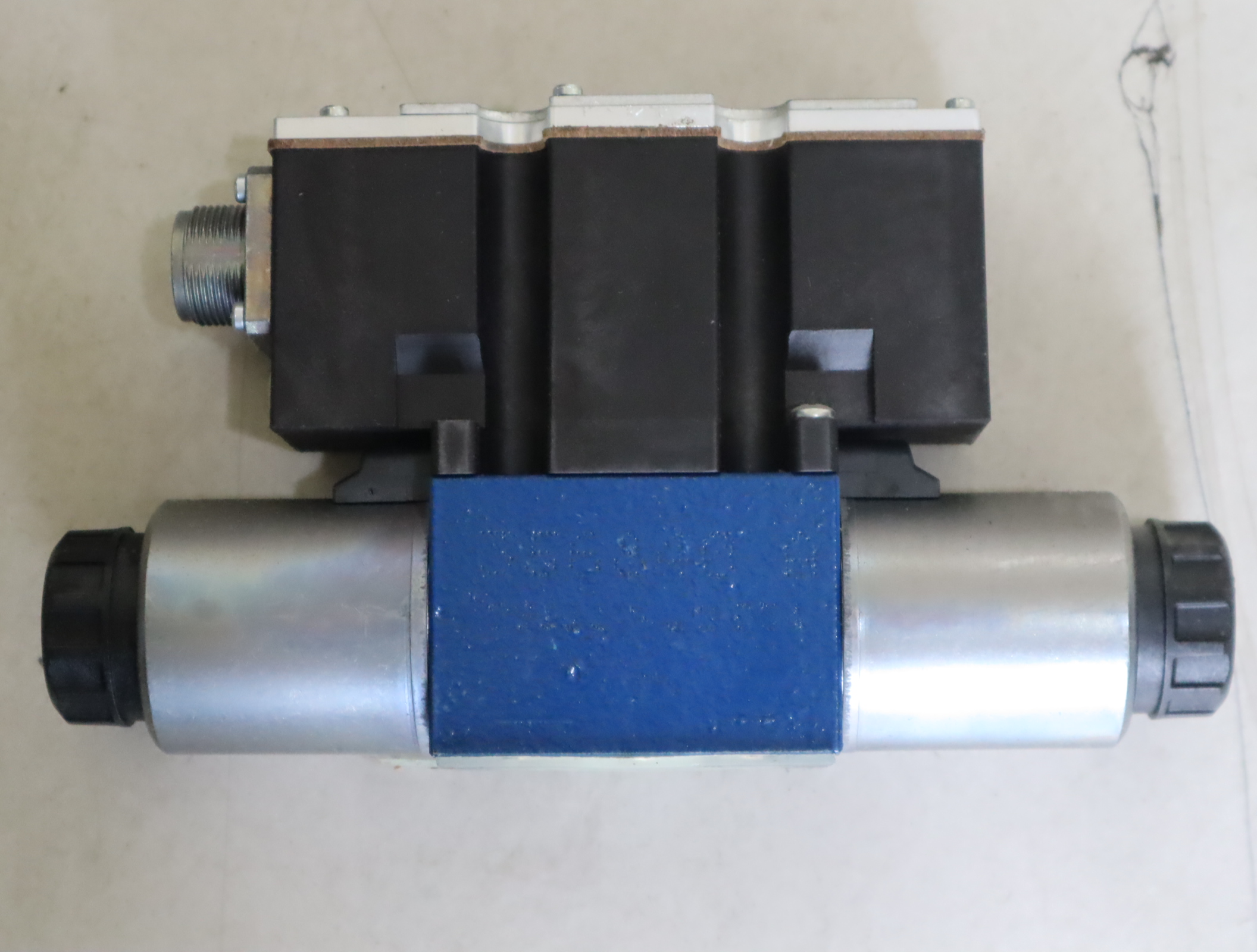 R900908195 4WRAE6W15-23/G24N9K31/F1V 德国力士乐REXROTH比例阀