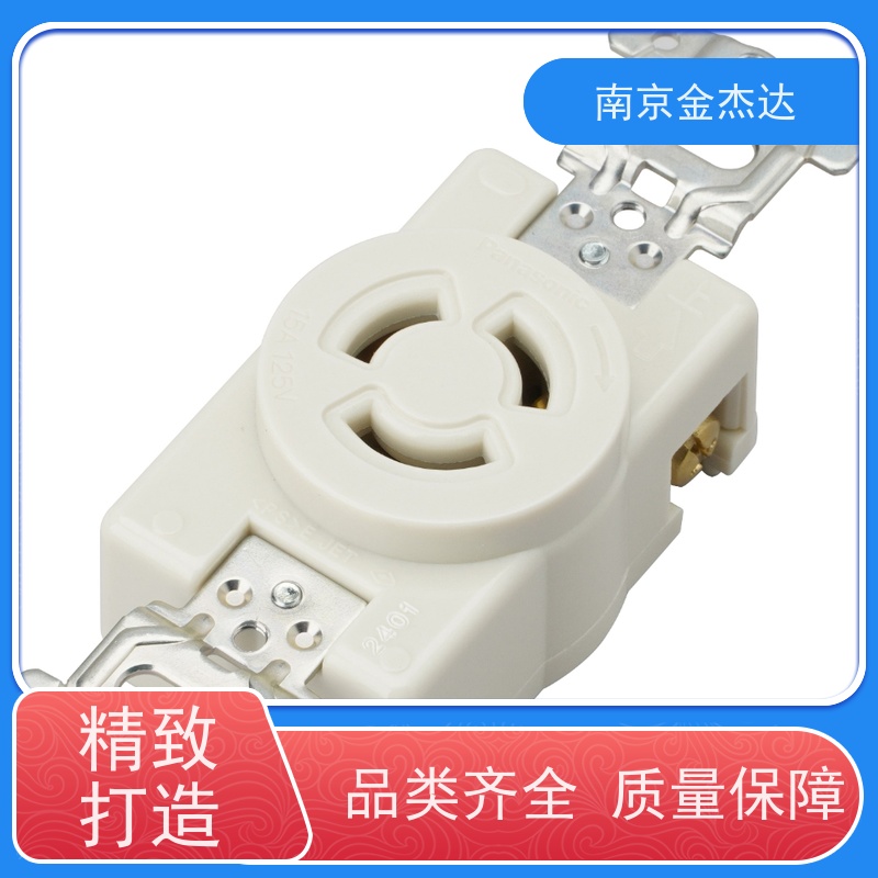 日本Panasonic松下开关WN5062船型开关10A300V乳白色3路开关面板