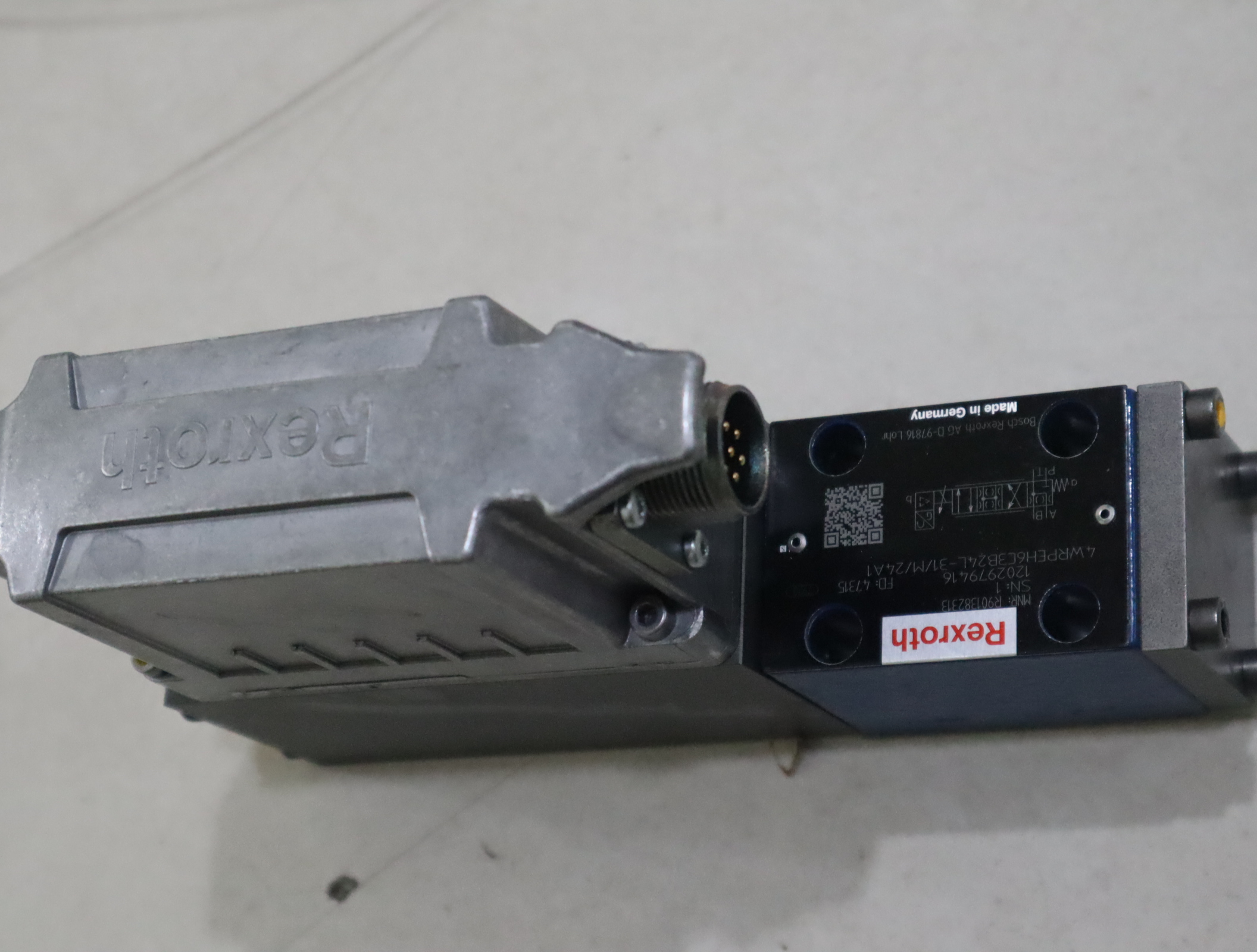 R901382313 4WRPEH6C3B24L-30/M/24A1 德国力士乐REXROTH伺服阀