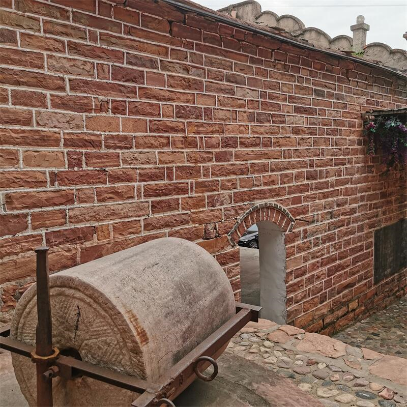 建造景墙 黄红色垒墙石头景观墙 红色砌墙毛石石材 老石板台阶石