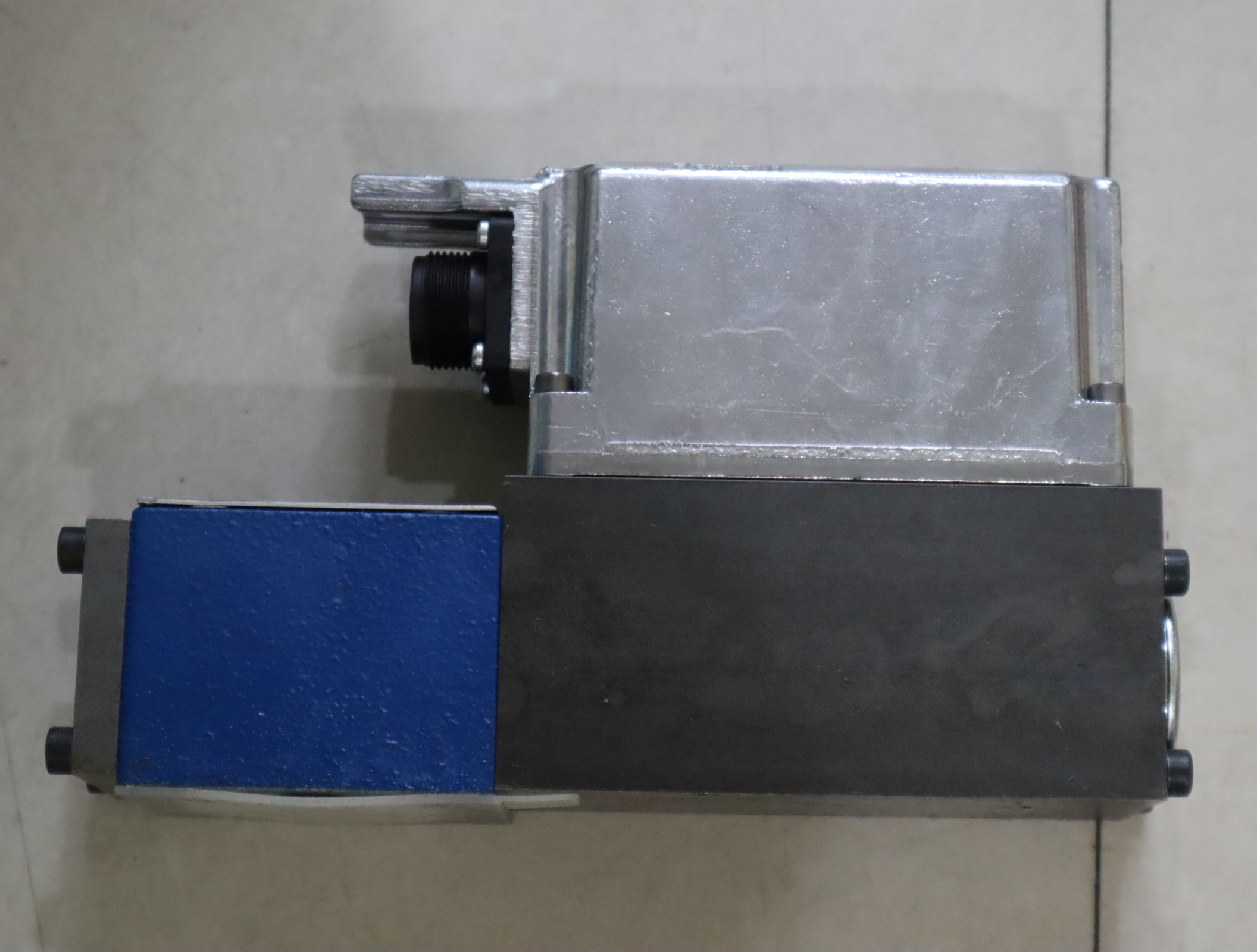 0811403128 4WRPE6EA32SJ-2X/G24K0/A1M 德国力士乐REXROTH比例阀