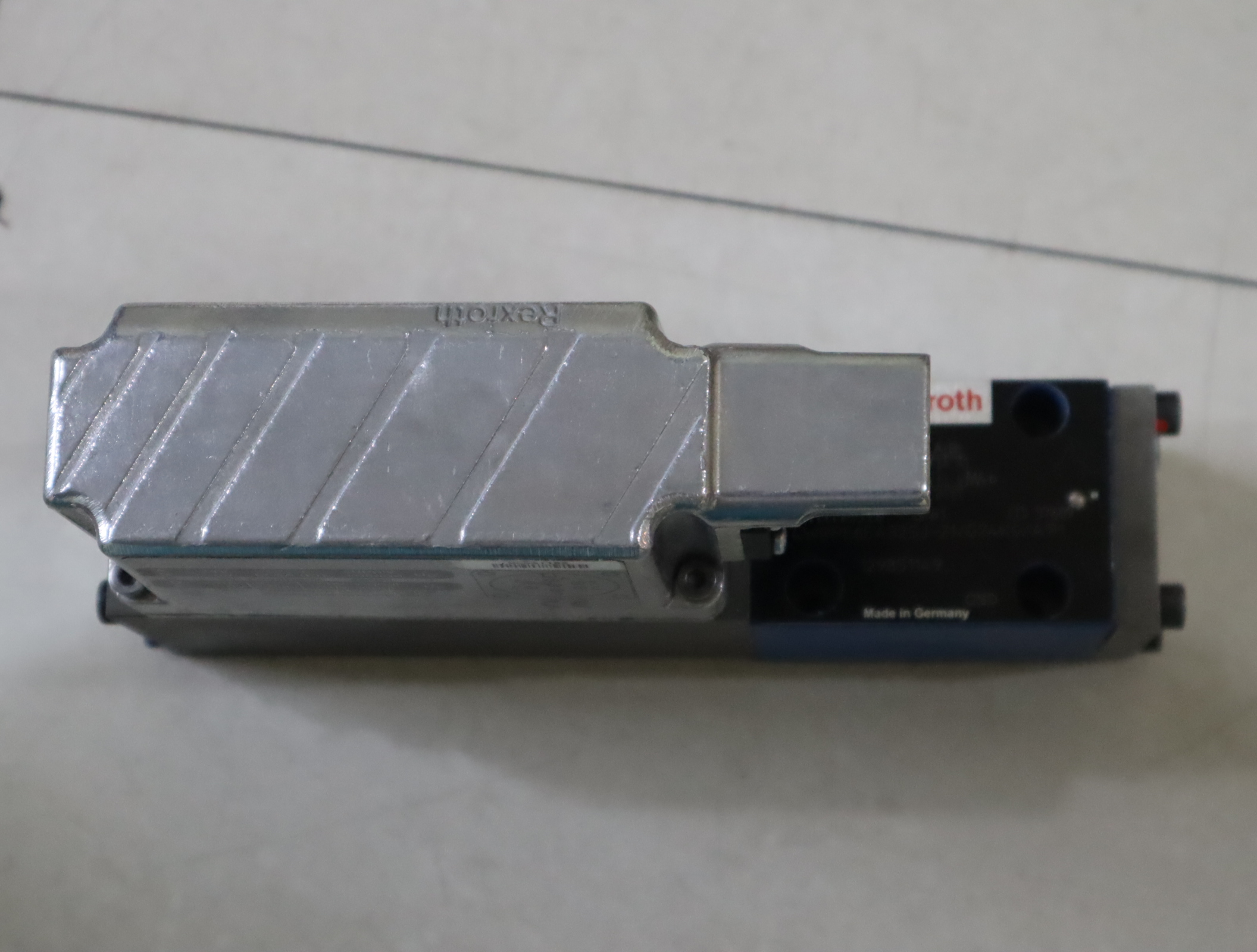 0811403128 4WRPE6EA32SJ-2X/G24K0/A1M 德国力士乐REXROTH比例阀