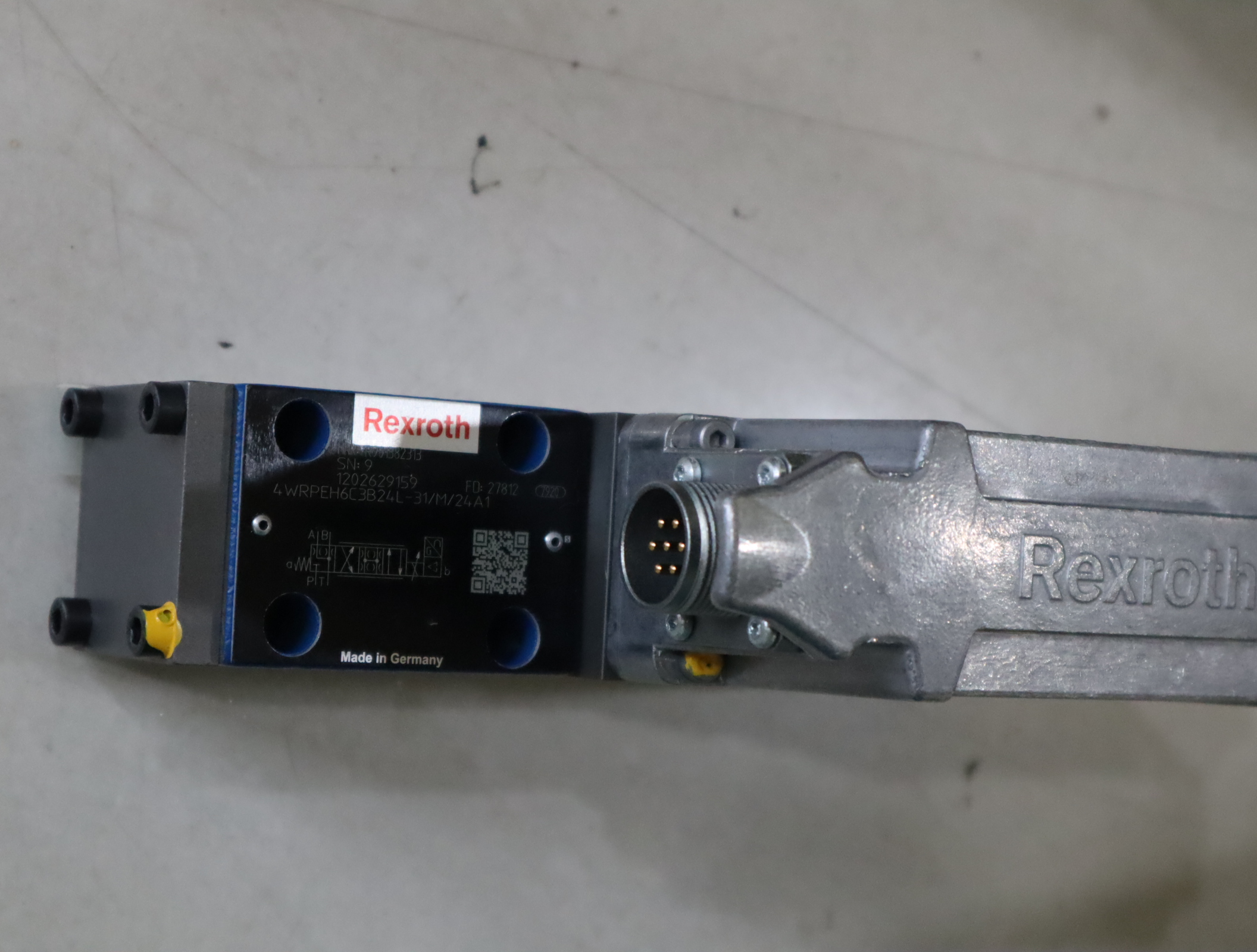 4WRPEH6C3B24L-30/M/24A1 R901382313 德国力士乐REXROTH比例阀