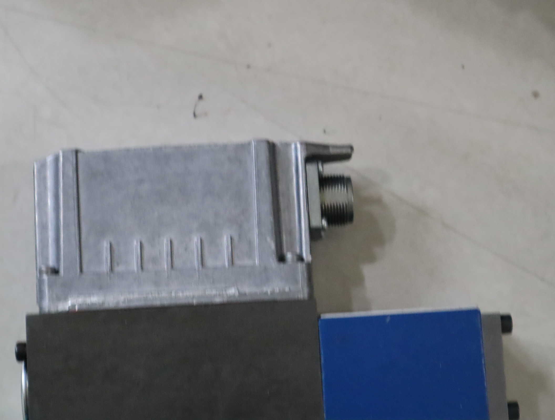 4WRPEH6C3B24L-30/M/24A1 R901382313 德国力士乐REXROTH比例阀