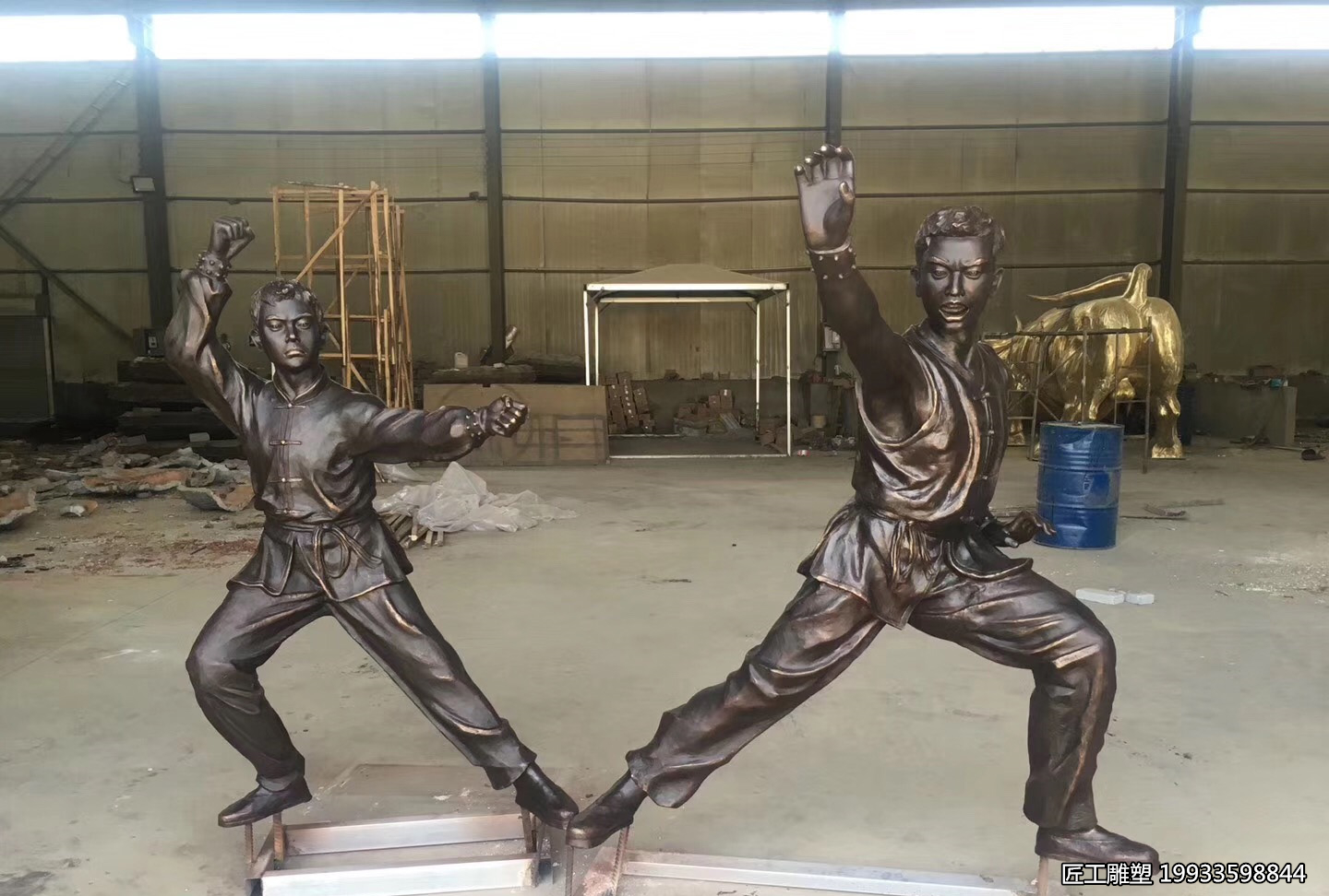 玻璃钢仿铜人物练武造型装饰雕塑