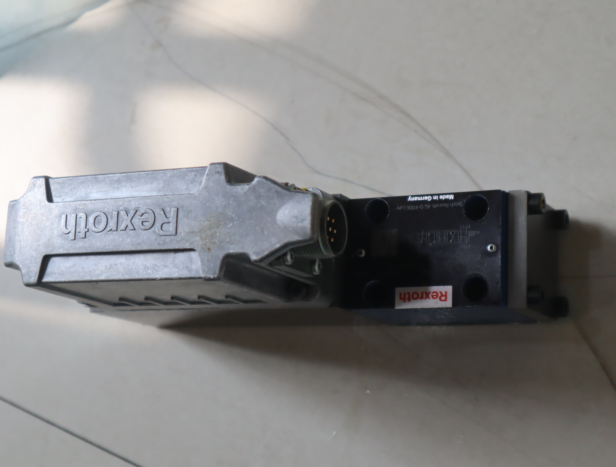 4WRPEH6C3B40L-31/M/24A1 R901382315 力士乐REXROTH比例伺服阀