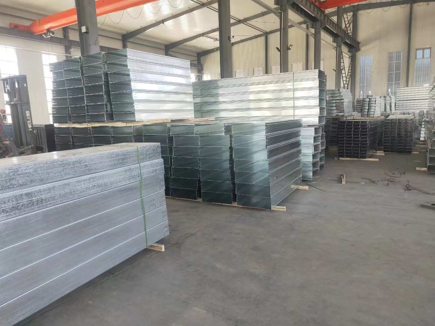 业鑫  槽式  热镀锌电缆桥架  加厚锌层 65微米  可加工定制 国标生产