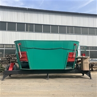  养牛场自动tmr拌料机  4立方直连式搅料机 养殖场饲草混料机