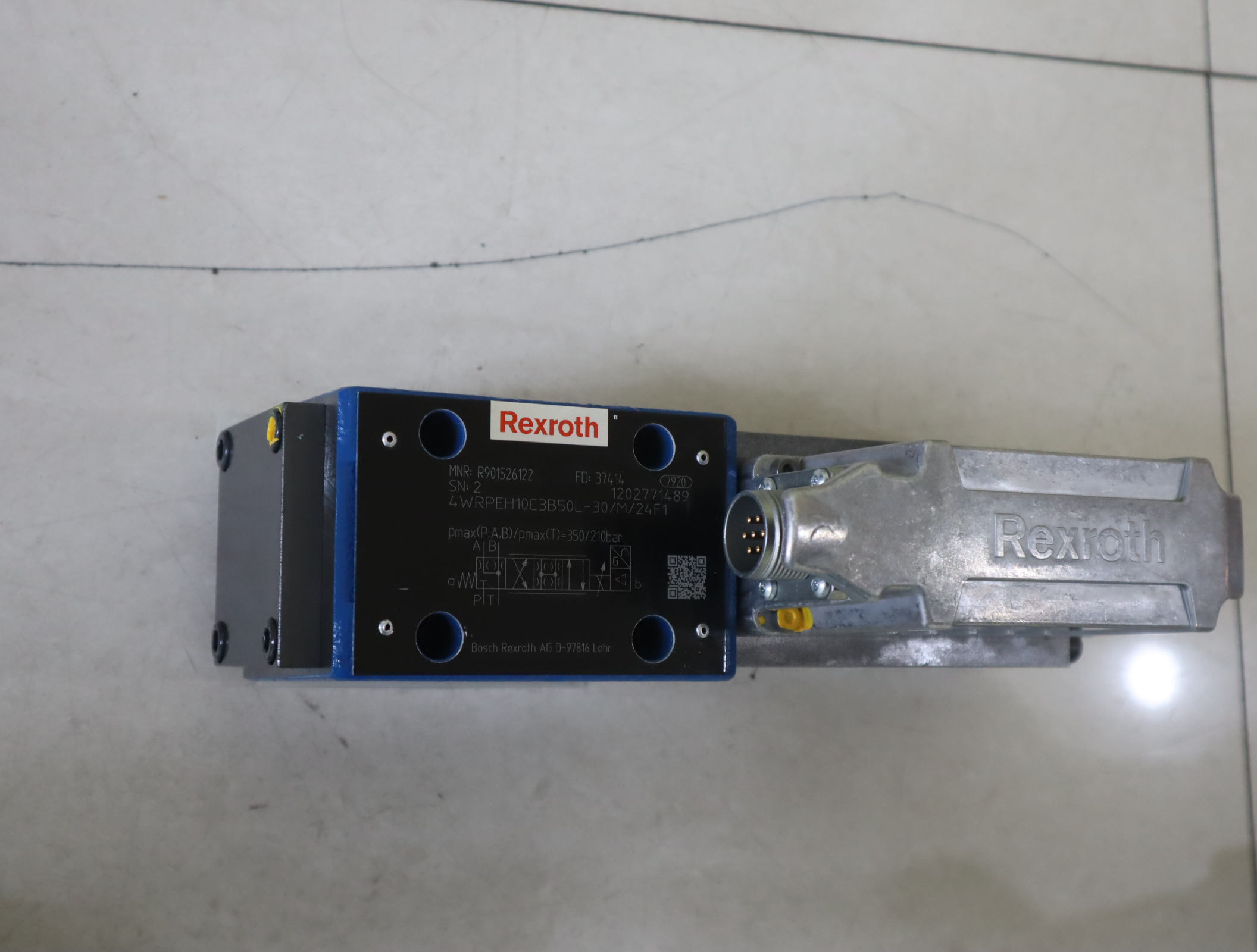 4WRPEH10C3B50L-30/M/24F1 R901526122 德国力士乐REXROTH比例阀