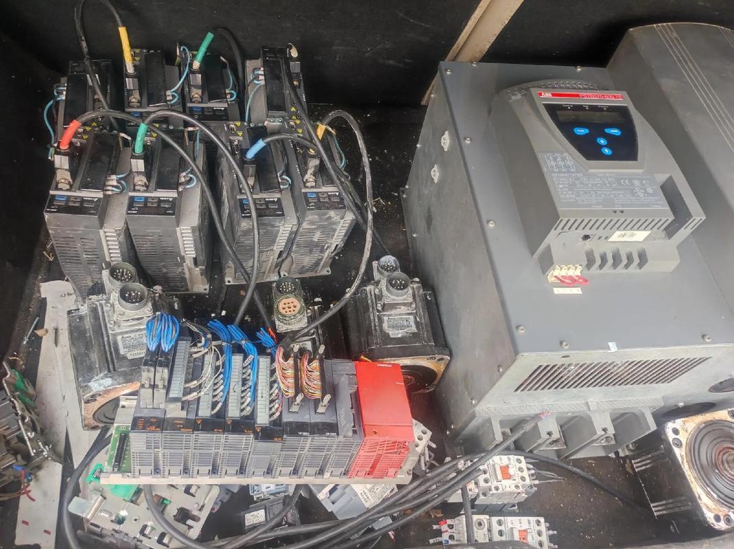 溧 阳 二手变频器回收 三菱触摸屏 工控设备 PLC模块 亿兴物资 专业上门