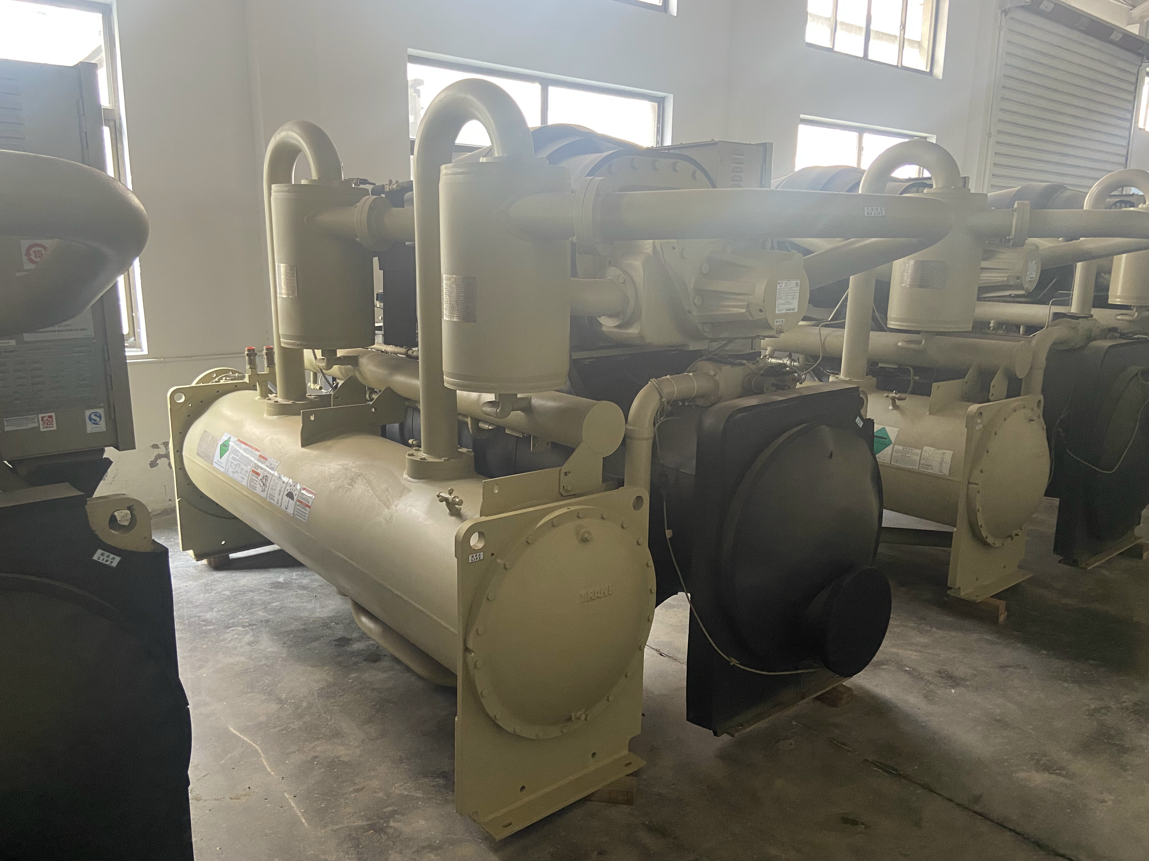 特灵螺杆式冷水机组 RTHDD3D7E6商用中央空调 制冷量1342.4KW