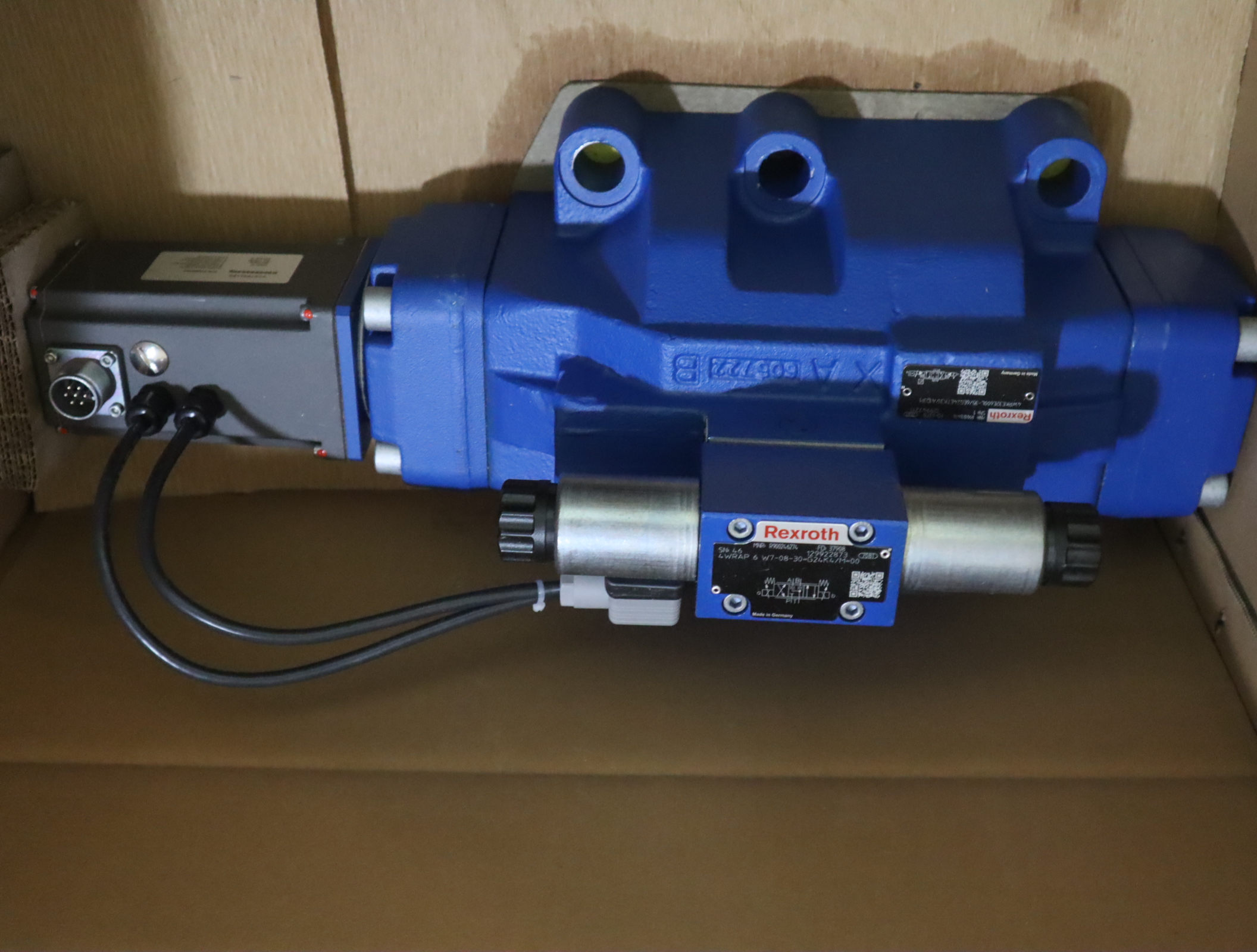 R901016496 4WRKE32E600L-3X/6EG24ETK31/A1D3M REXROTH力士乐阀