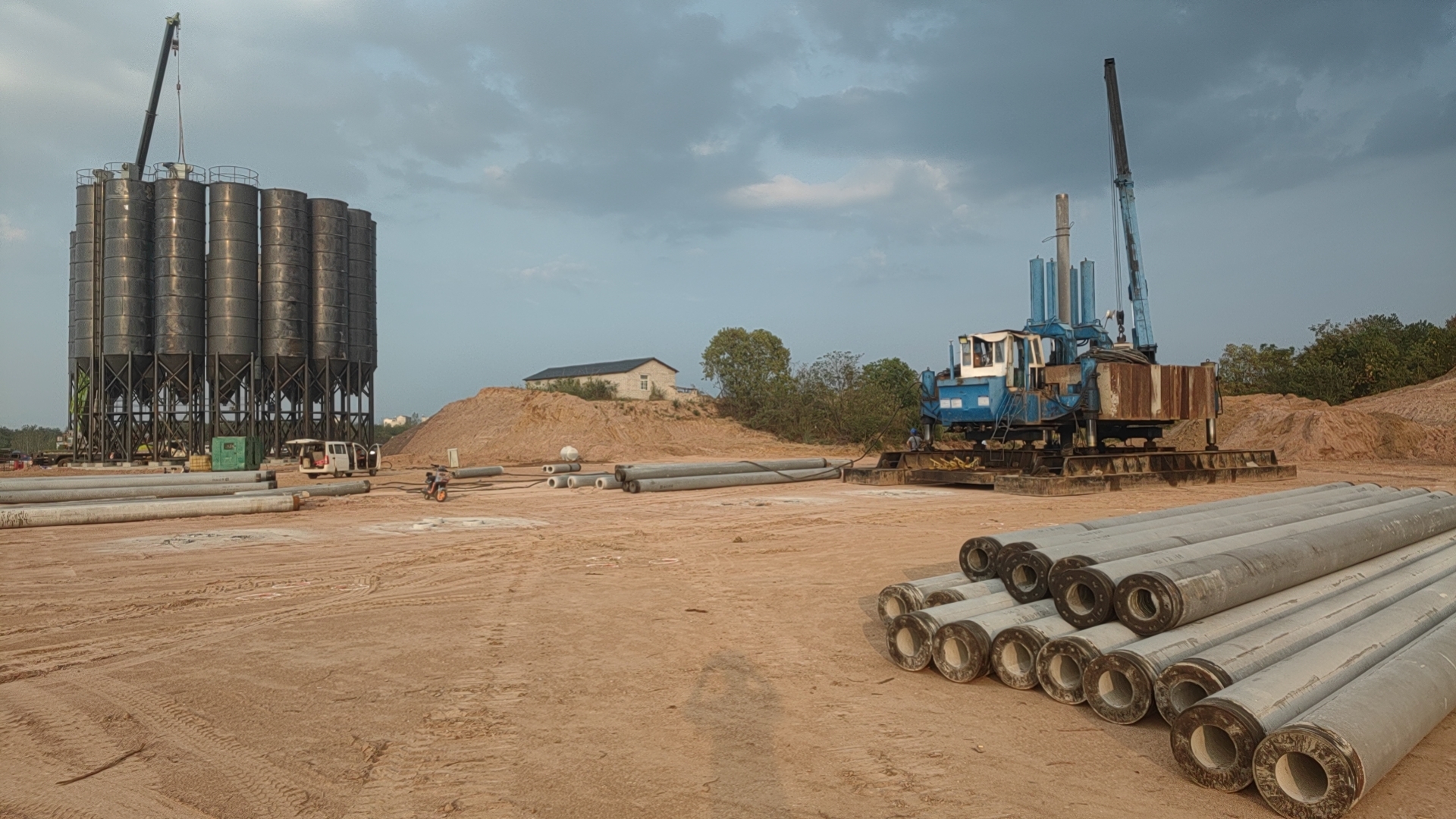 湖北预制管桩鄂州空心方桩黄冈实心方桩黄石钢板桩荆州粉喷桩