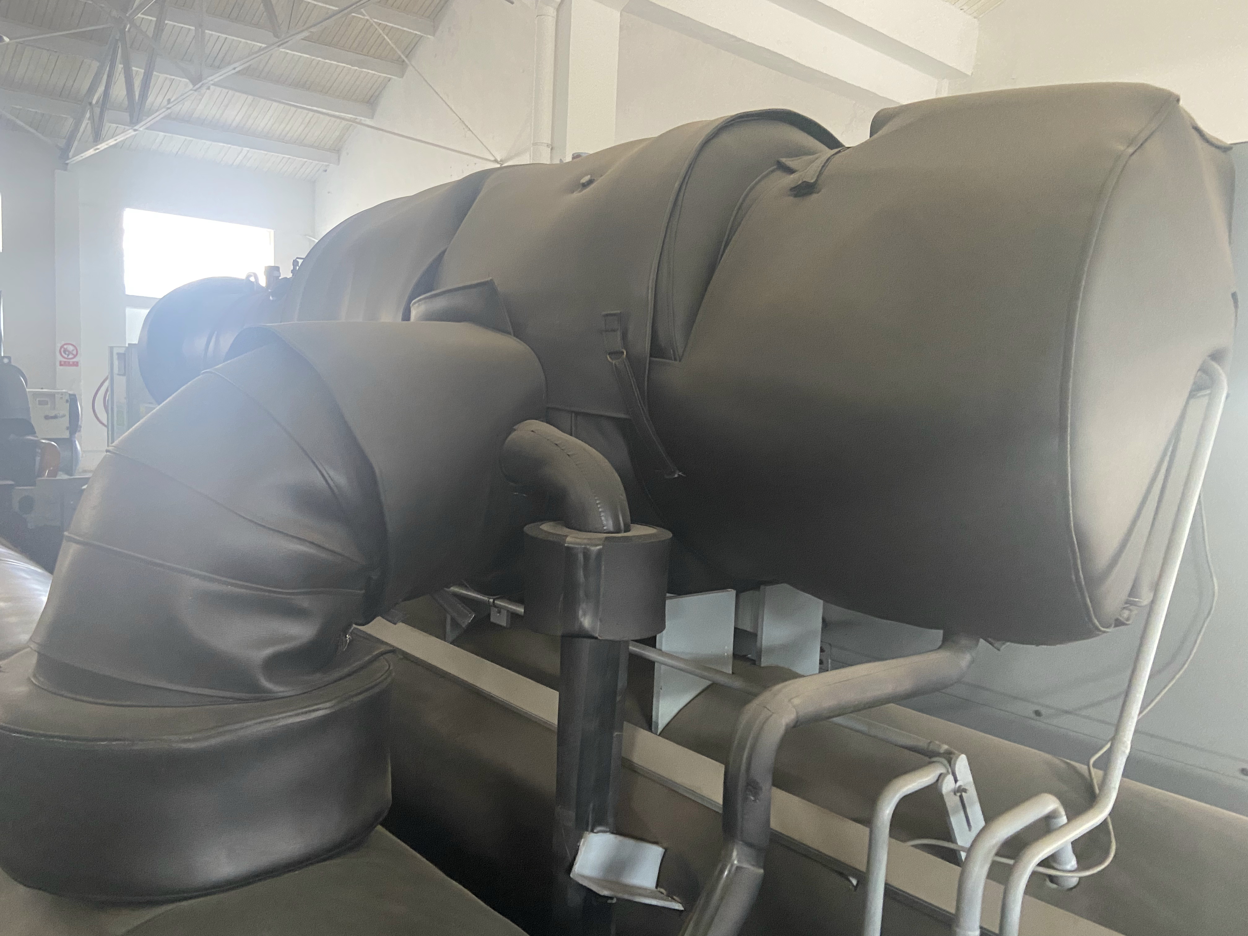 开利螺杆式机组30XW1352二 手空调回收开利冷水机