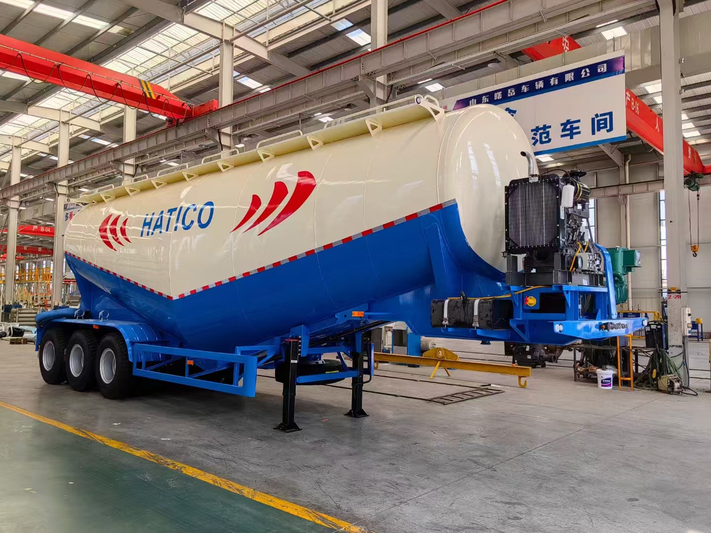 2025新款粉粒物料运输半挂车报价