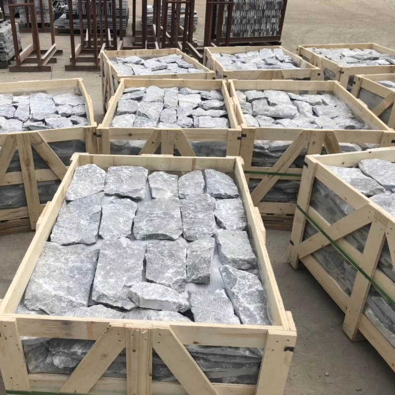  园林铺设 灰色板岩碎拼石 古堡灰石材 天然乱形石片厂家